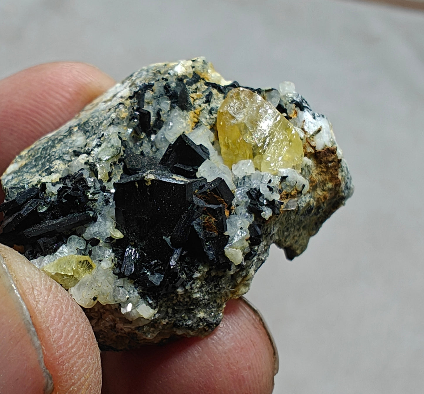 Titanite sphene with actinolite or possibly aegirine on matrix 23 grams