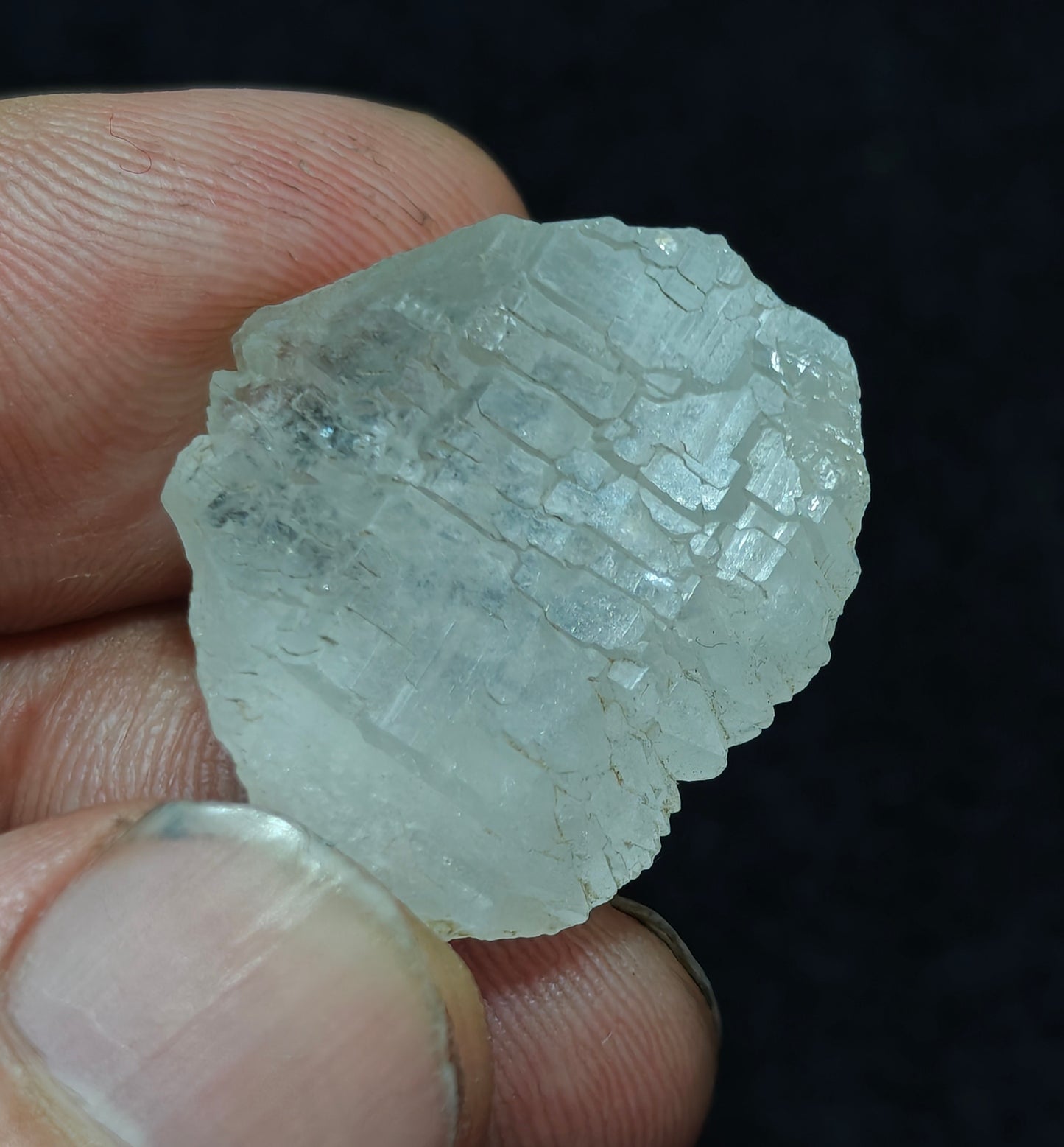 Natural gwindel quartz crystal 9 grams
