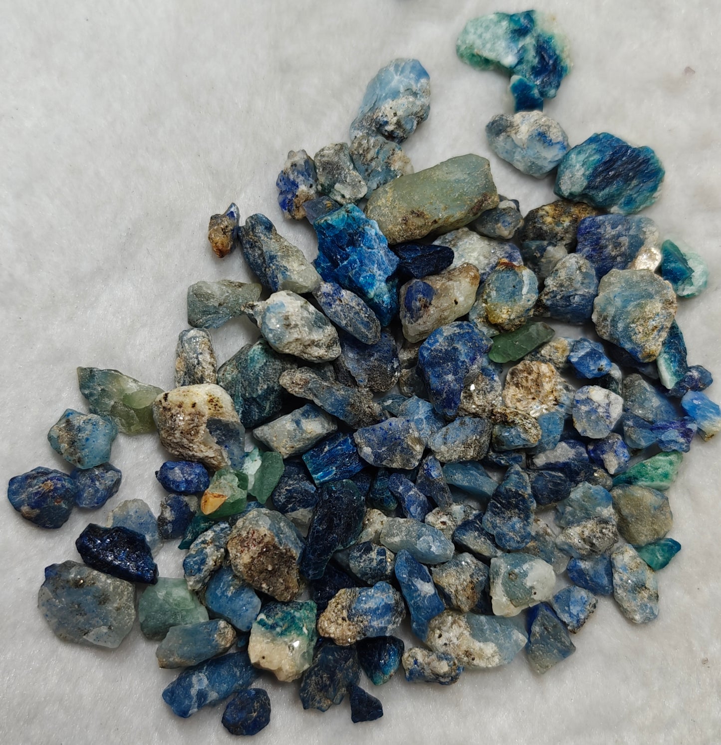 Fluorescent sodalite/Afghanite collection 110 grams