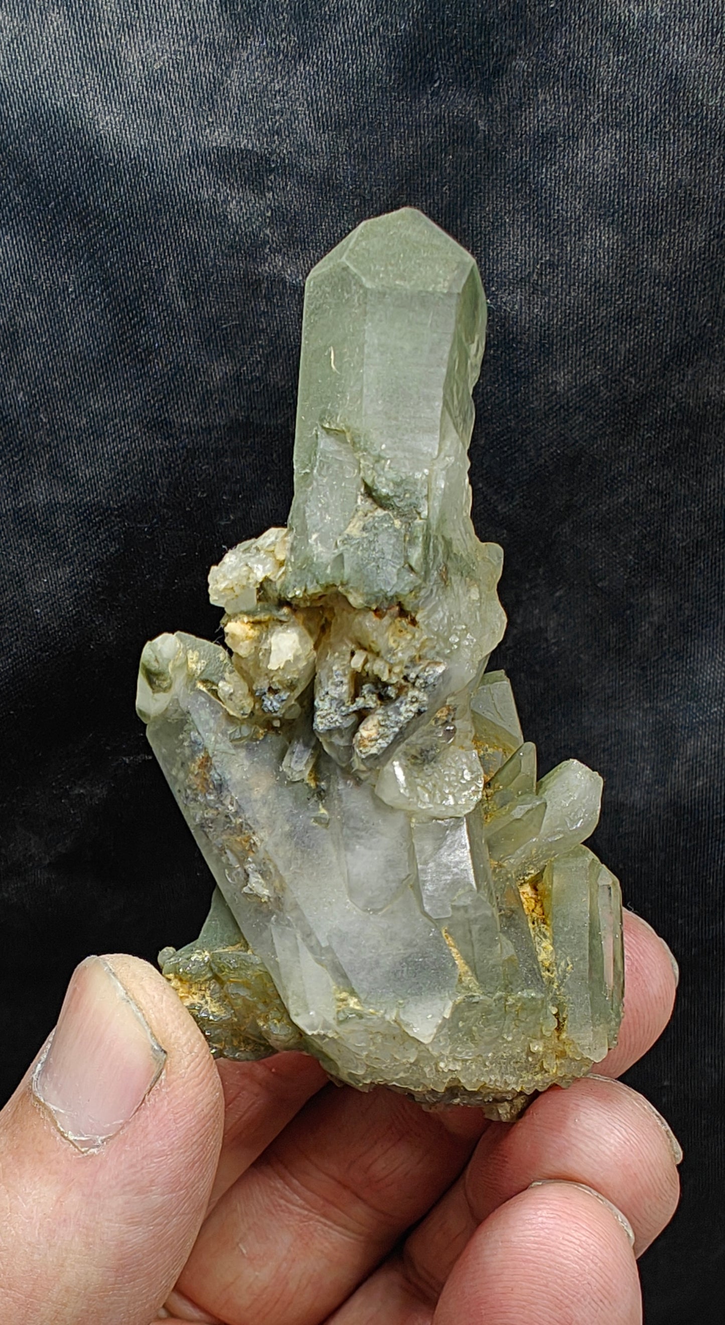 Natural terminated Chlorite Quartz cluster 67 grams