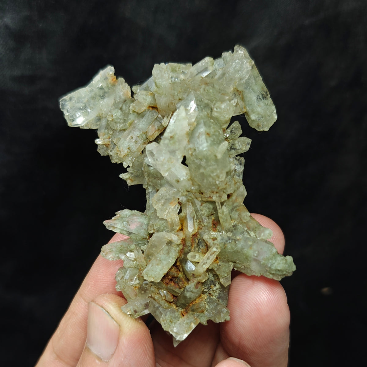 Chlorite Quartz crystals cluster 43 grams