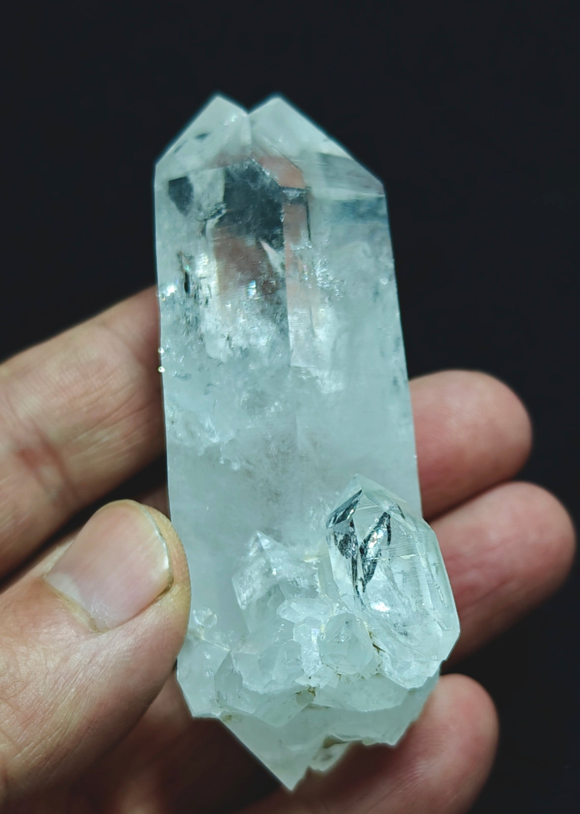 Natural quartz Crystals with twin crystals head and double terminated 133 grams