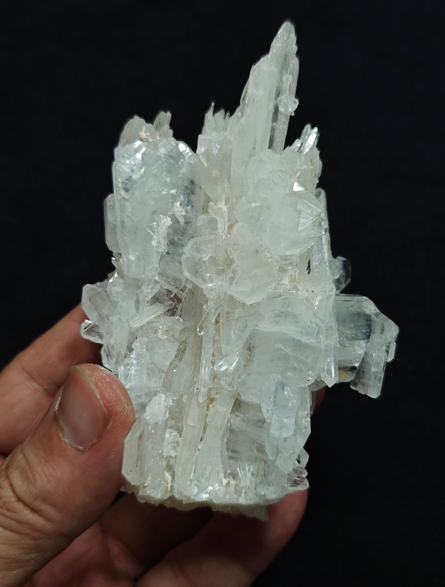 Single beautiful terminated Faden Quartz cluster 213 grams