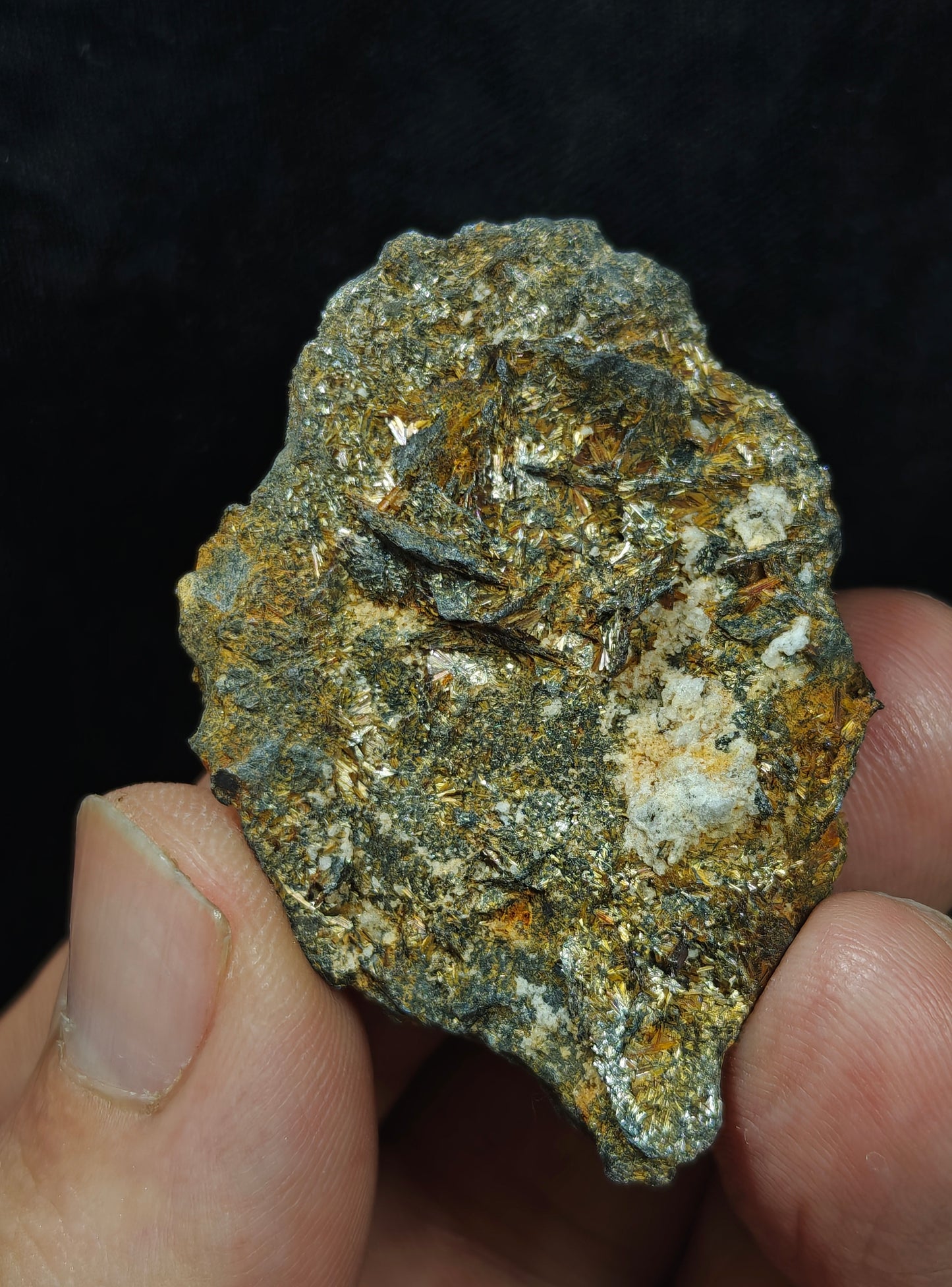 Rutile on hematite 29 grams