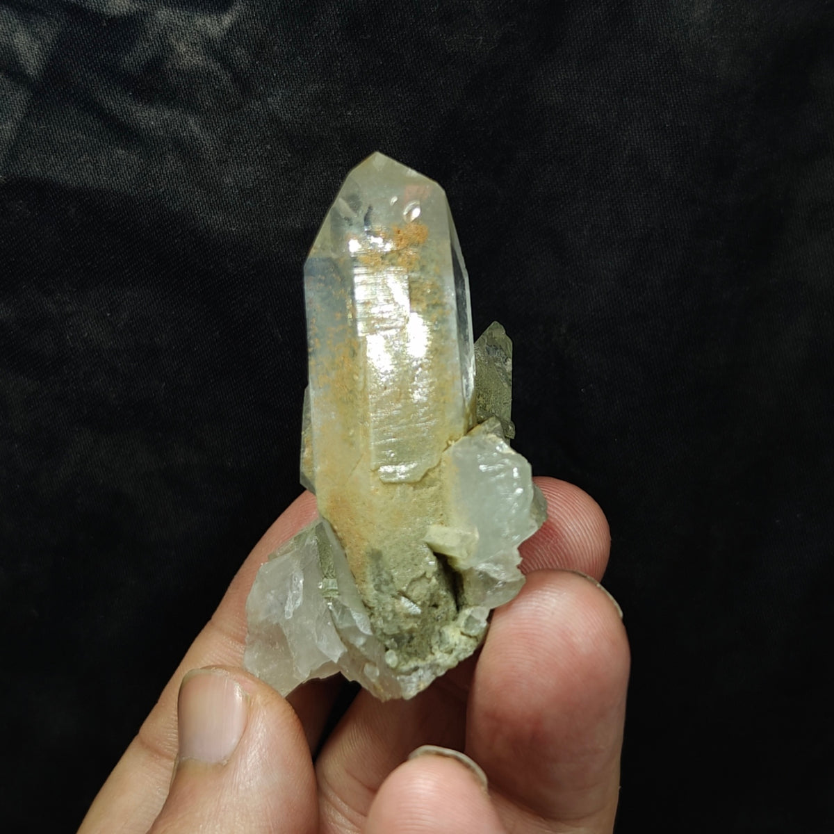 両剣クローライトクォーツ（緑泥石入り水晶）クラスター 64g