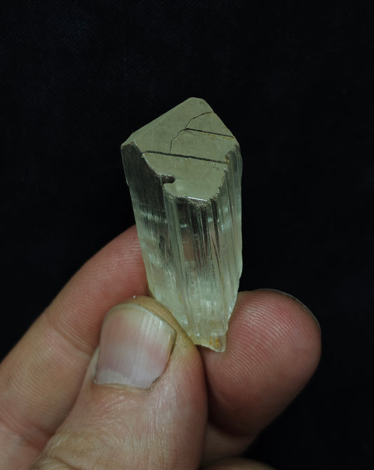 Natural spodumene crystal 17 grams