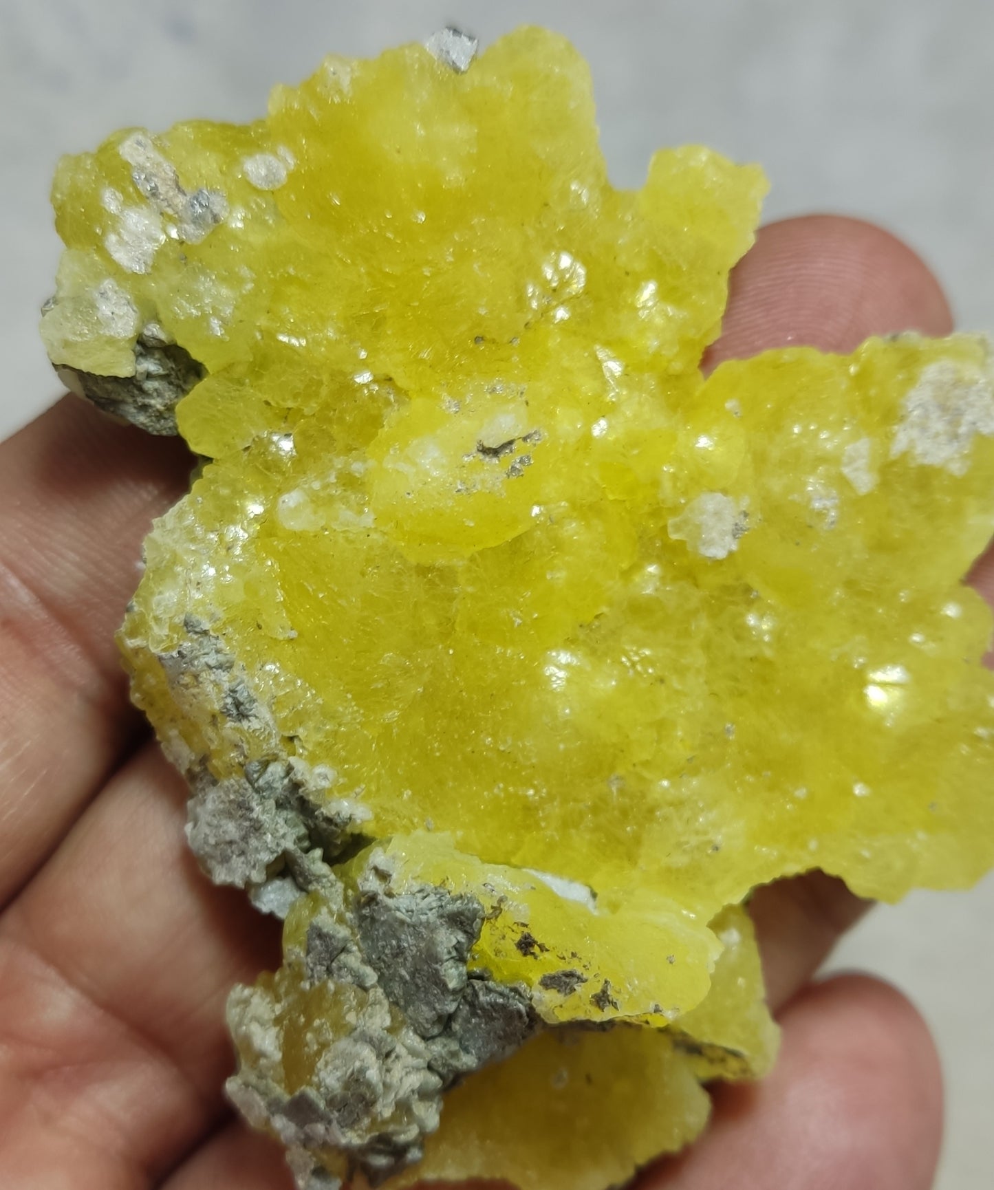 Natural yellow color Brucite 45 grams