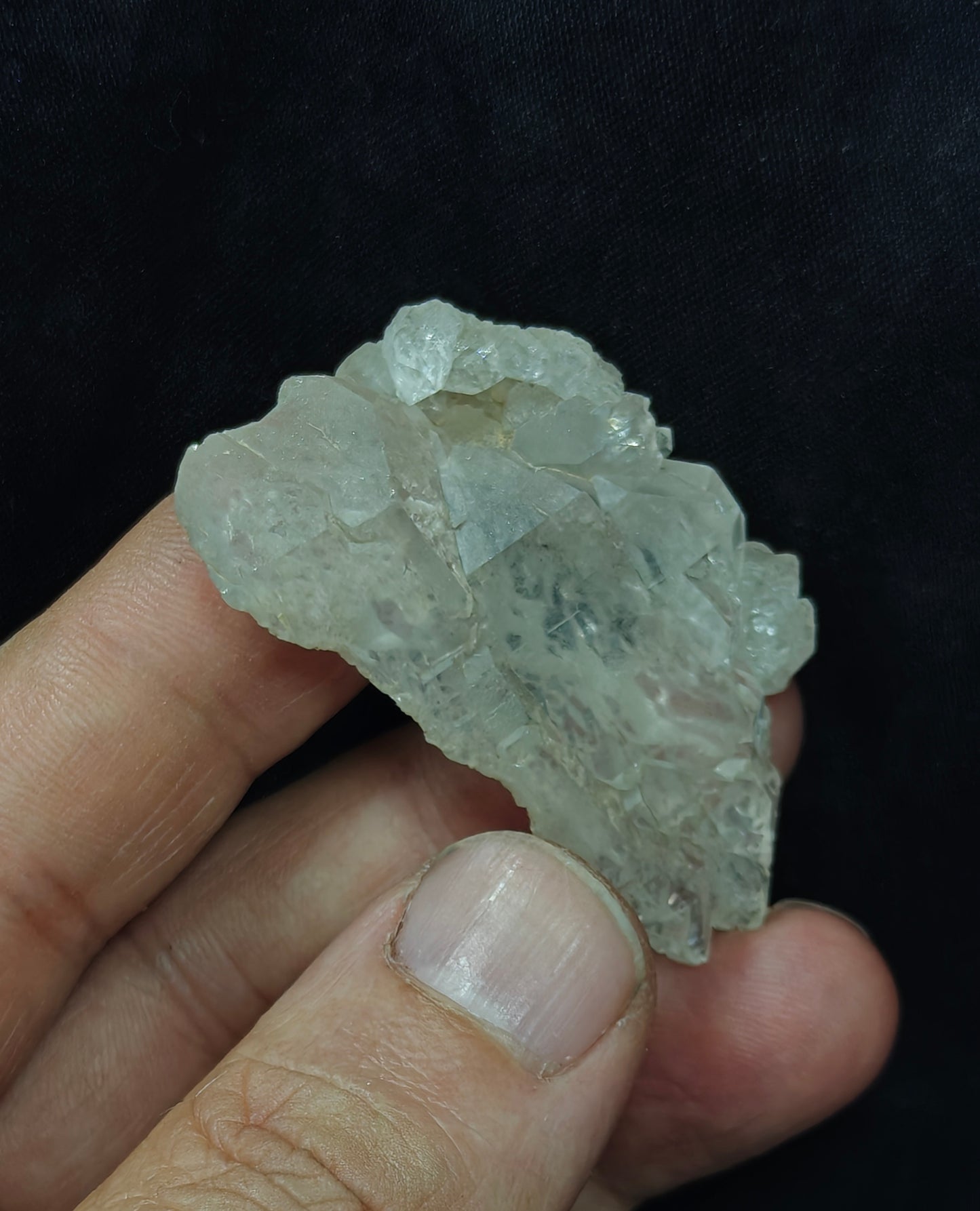 Natural gwindel quartz crystal 22 grams