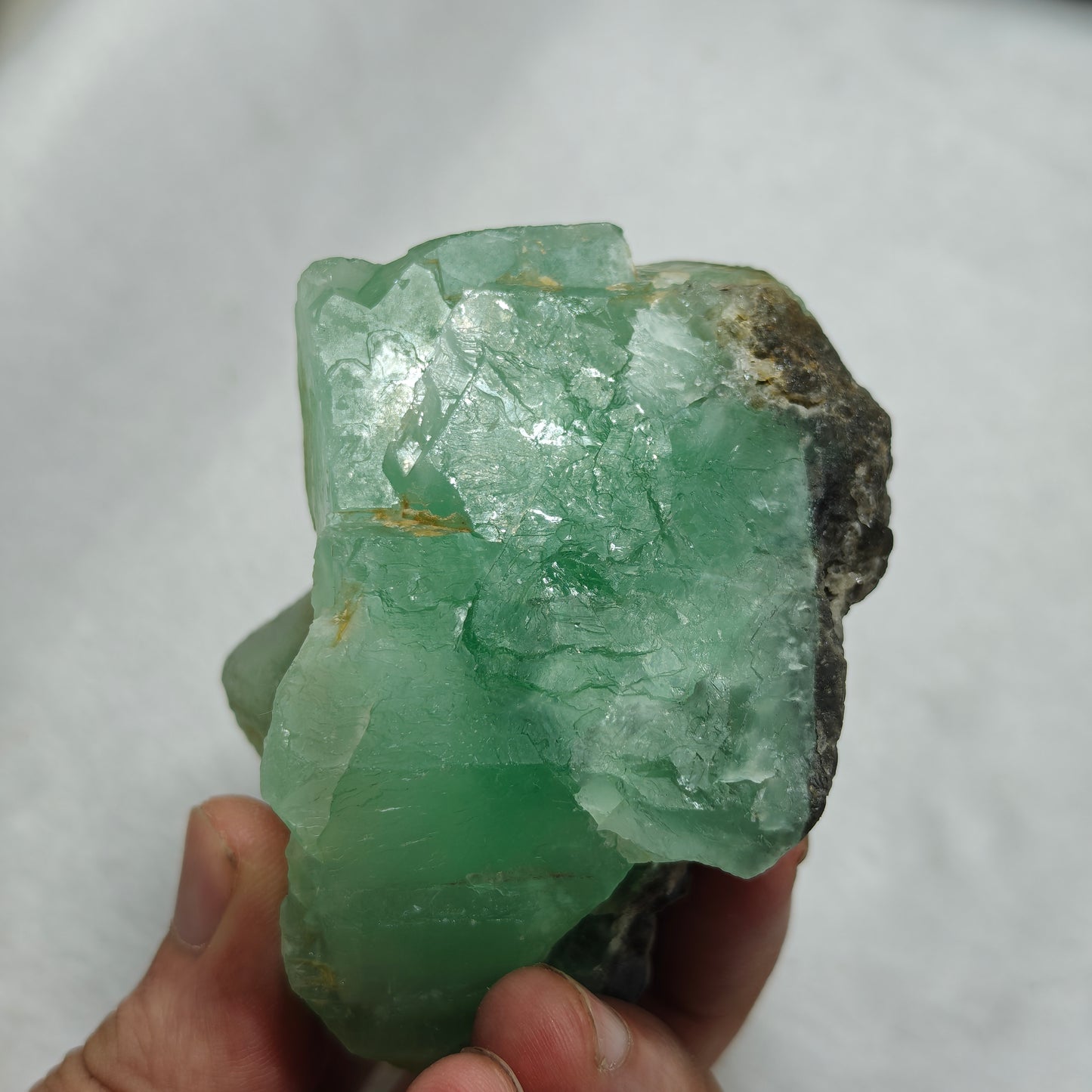 Natural green fluorite 537 grama