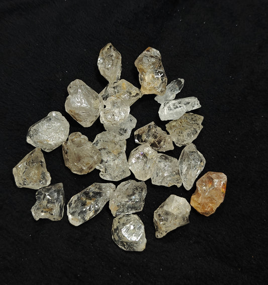 Fluorescent diamond quartz collection 140 grams