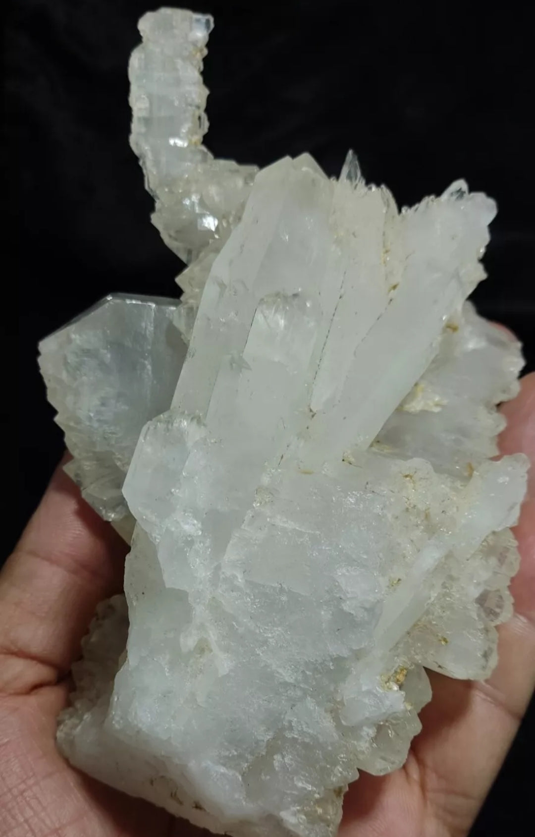 Very aesthetic quartz cluster cabinet size specimen 580 grams