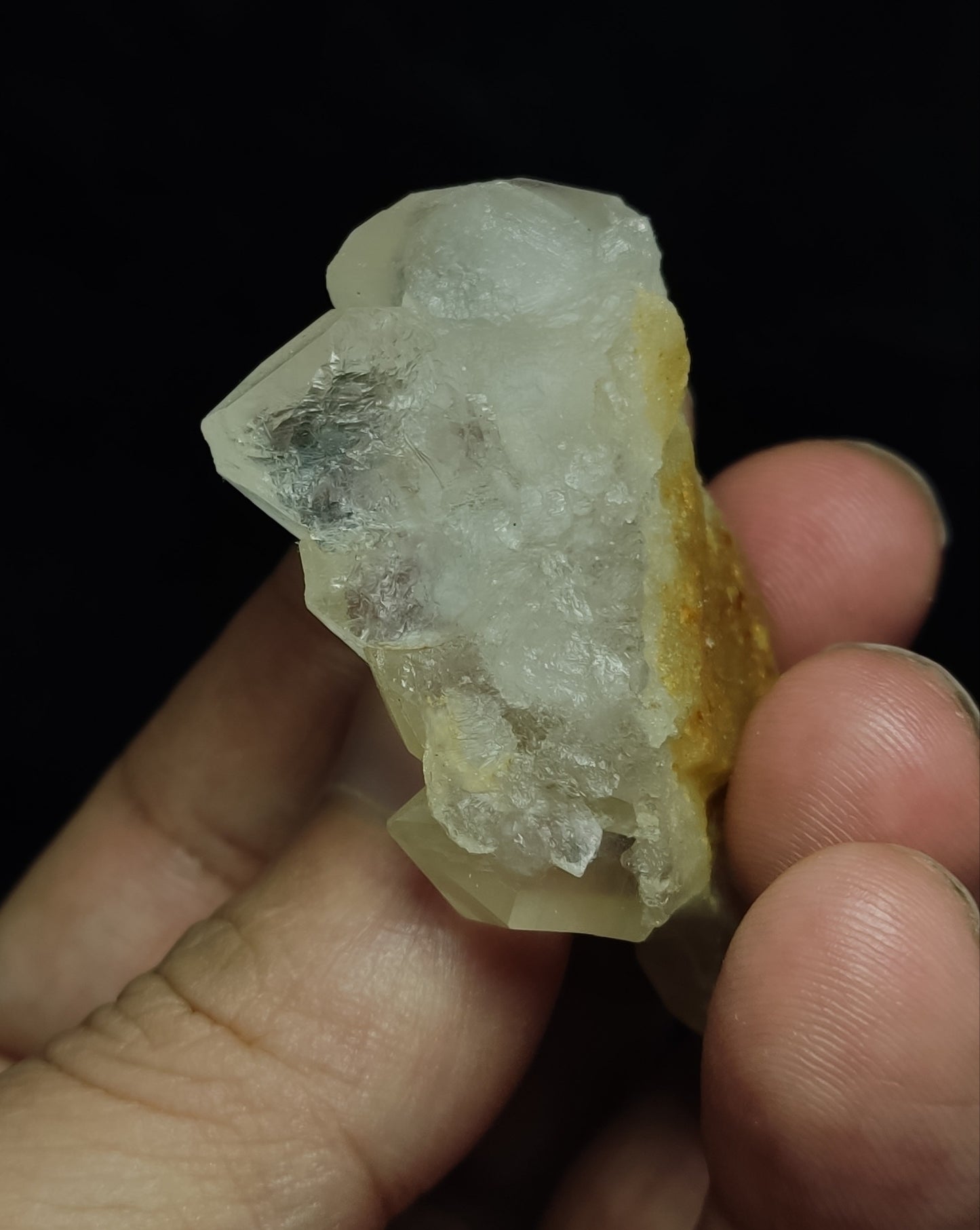 Natural terminated gwindel Quartz crystal 35 grams