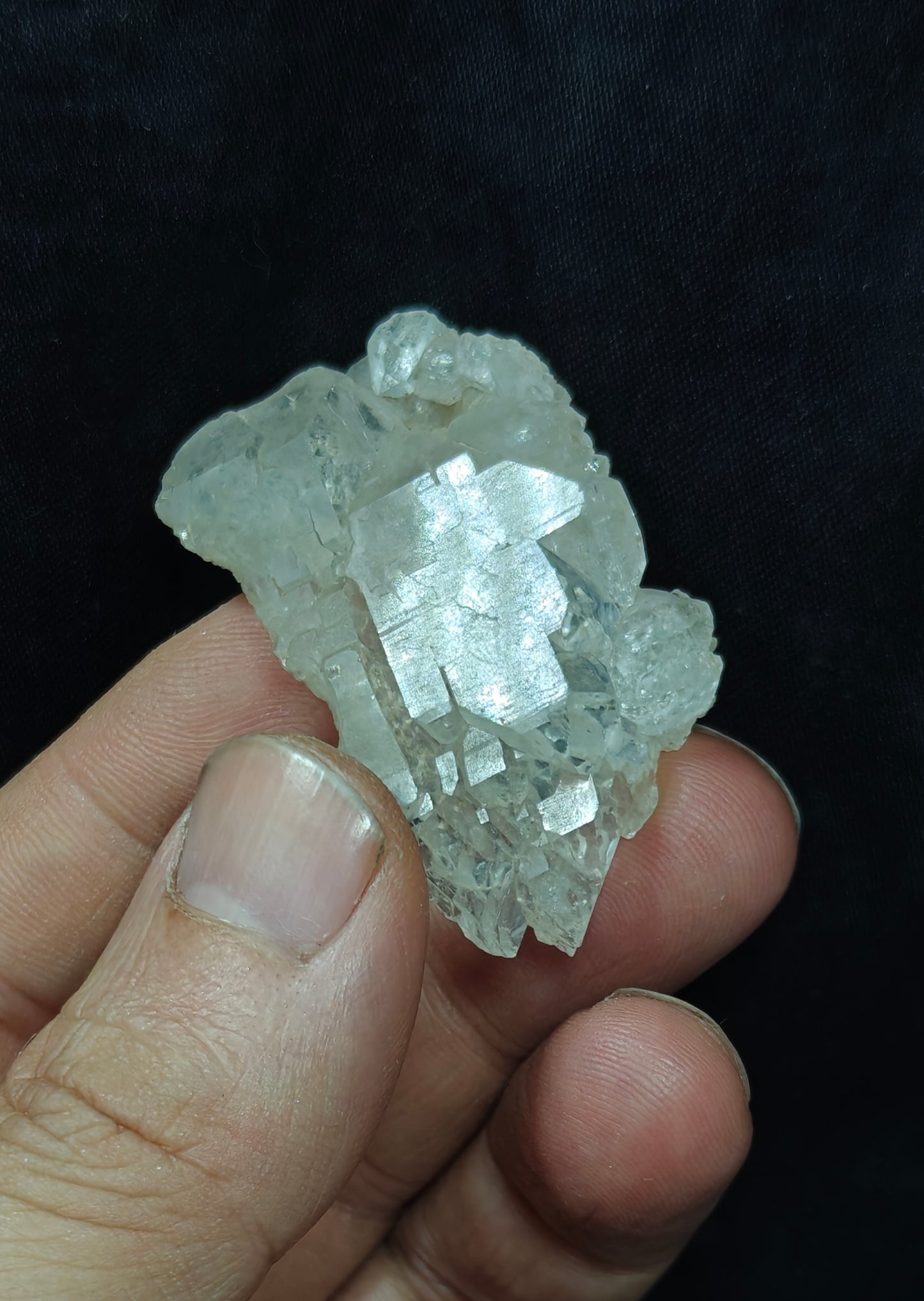 Natural gwindel quartz crystal 22 grams