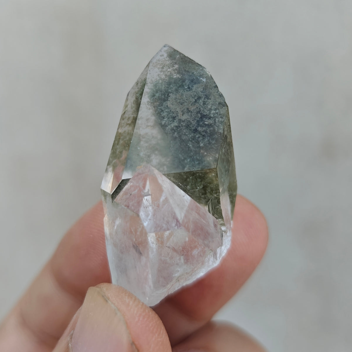 Natural chlorite Quartz crystal 22 grams