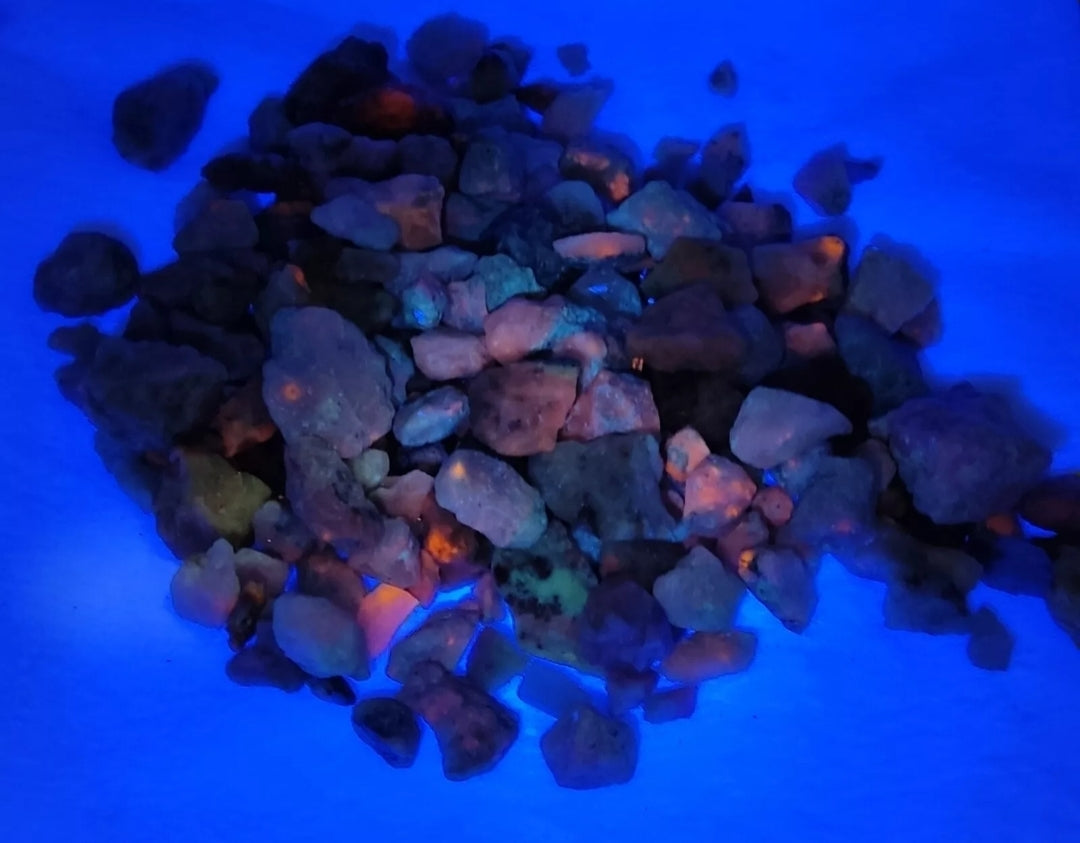 900 grams fluorescent Hackmanite