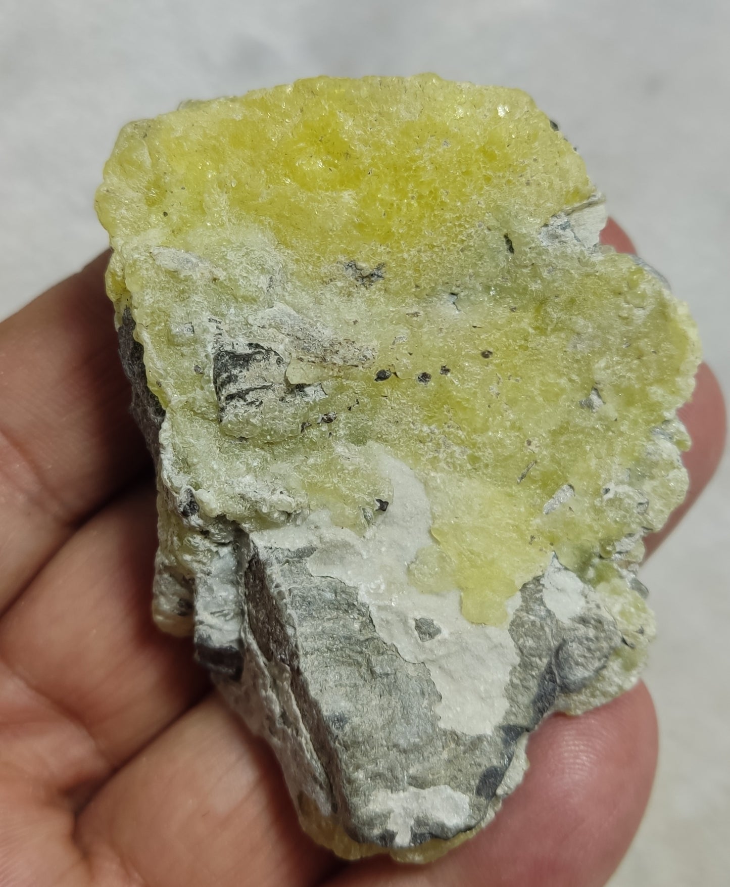 Natural yellow color Brucite 52 grams