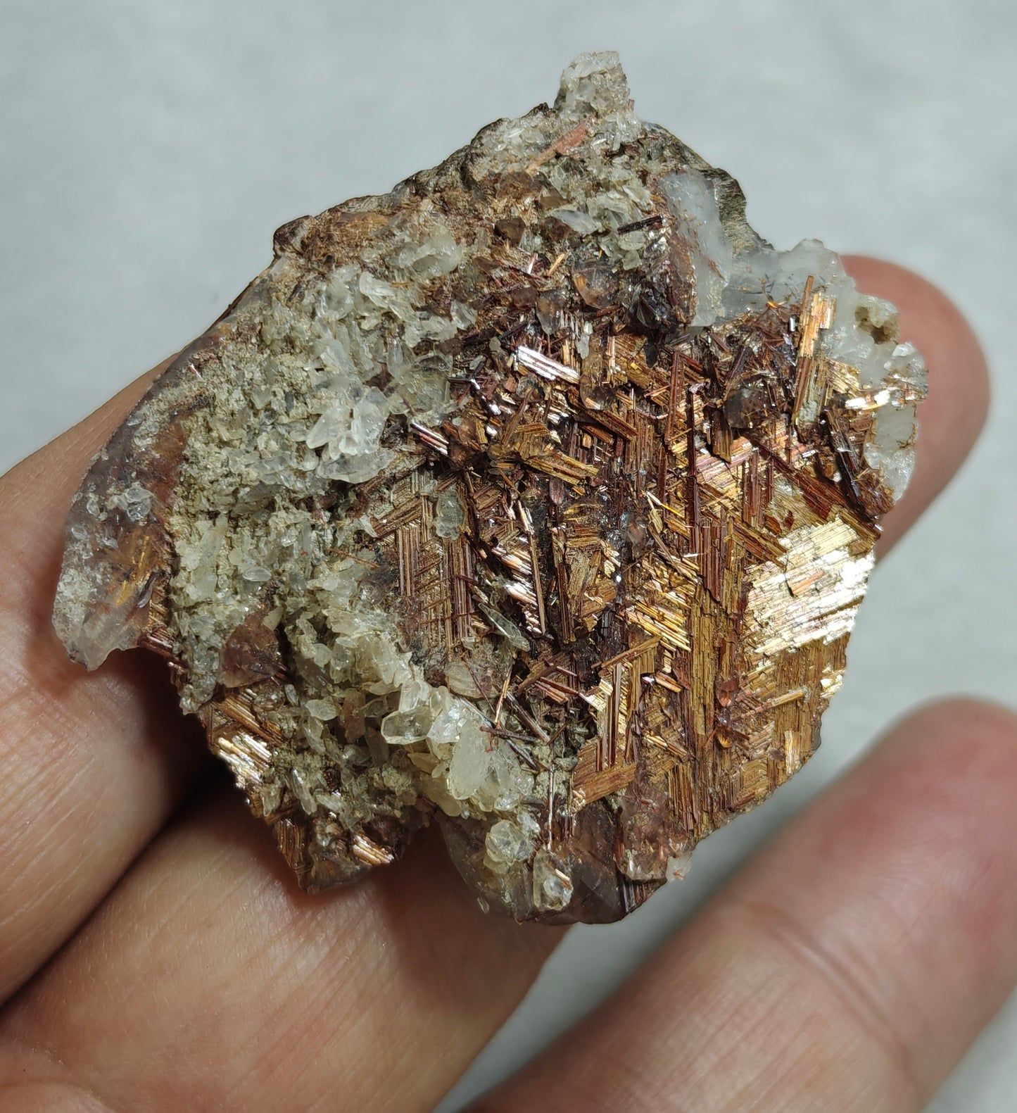 Natural Quartz Crystal with Rutiles Saginite 36 grams