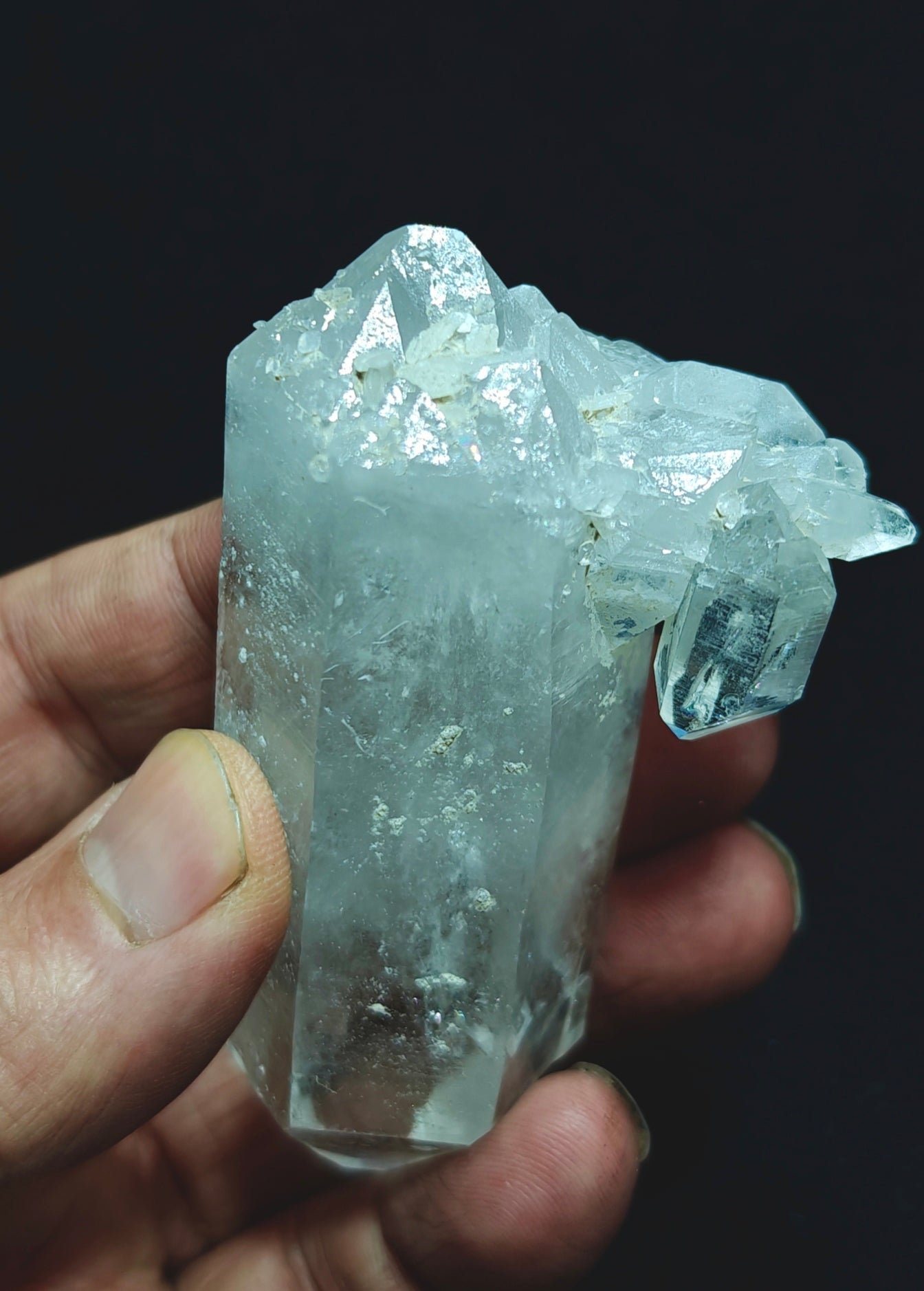 Natural quartz Crystals with twin crystals head and double terminated 133 grams