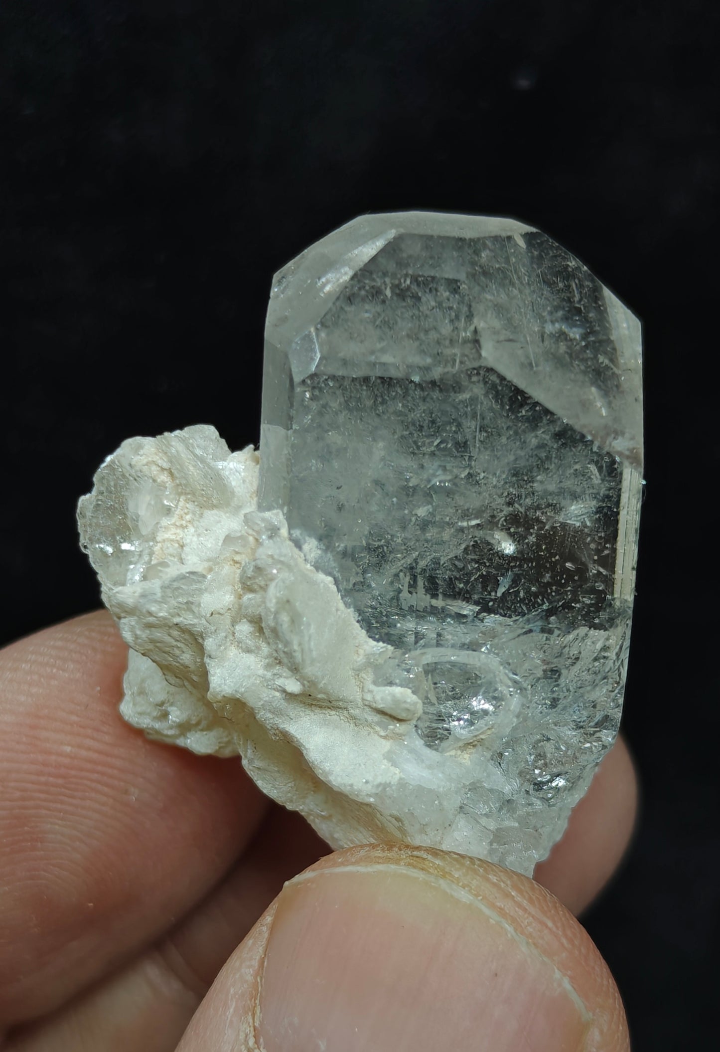 Natural perfectly terminated Topaz crystal 33 grams