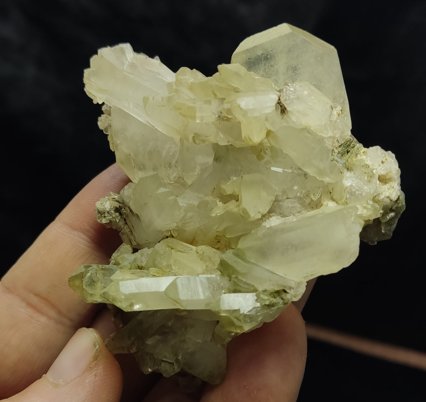 Terminated Chlorite Quartz crystals cluster 92 grams