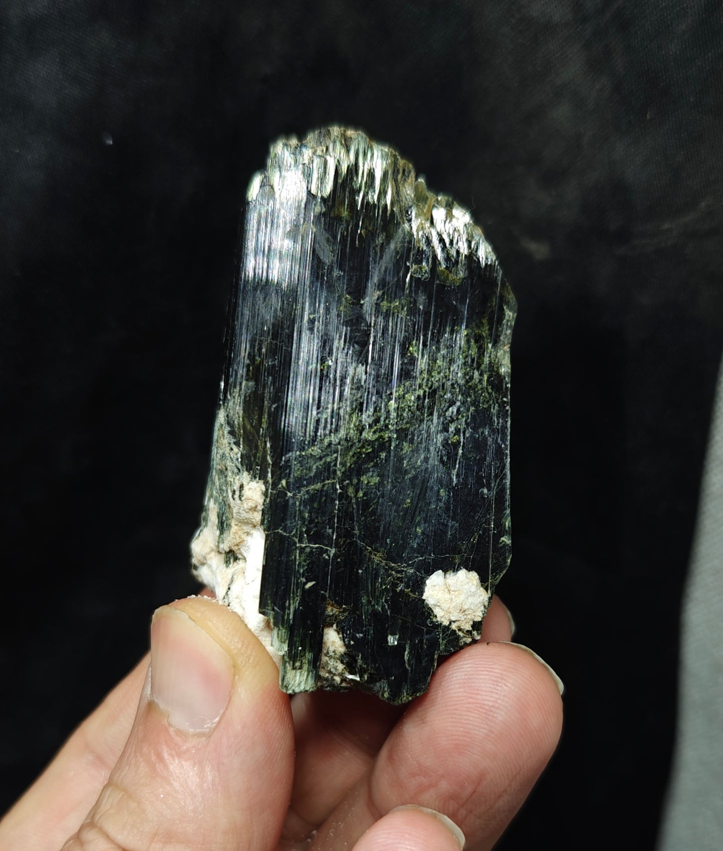 Single beautiful aesthetic terminated aegirine crystal specimen with Albite 140 grams