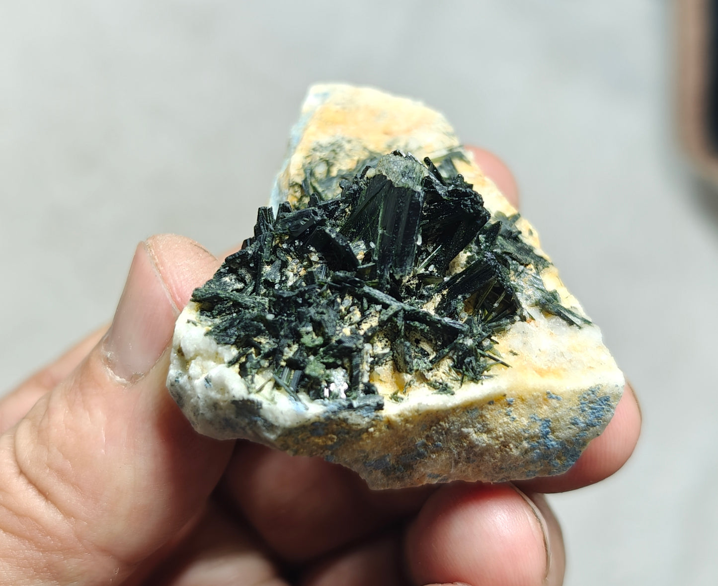 Aegirine crystals cluster specimen 67 grams