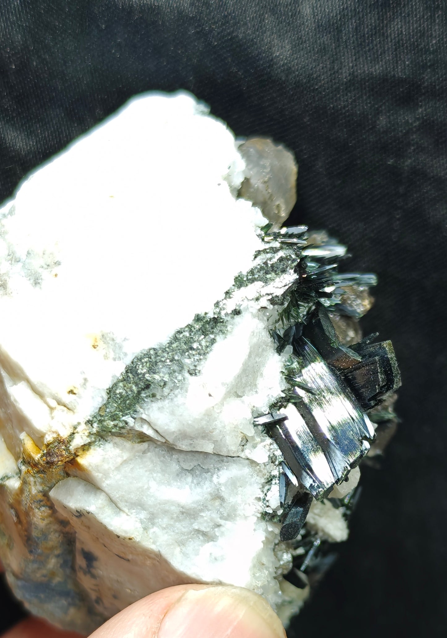 Single beautiful aesthetic aegirine crystals specimen 175 grams