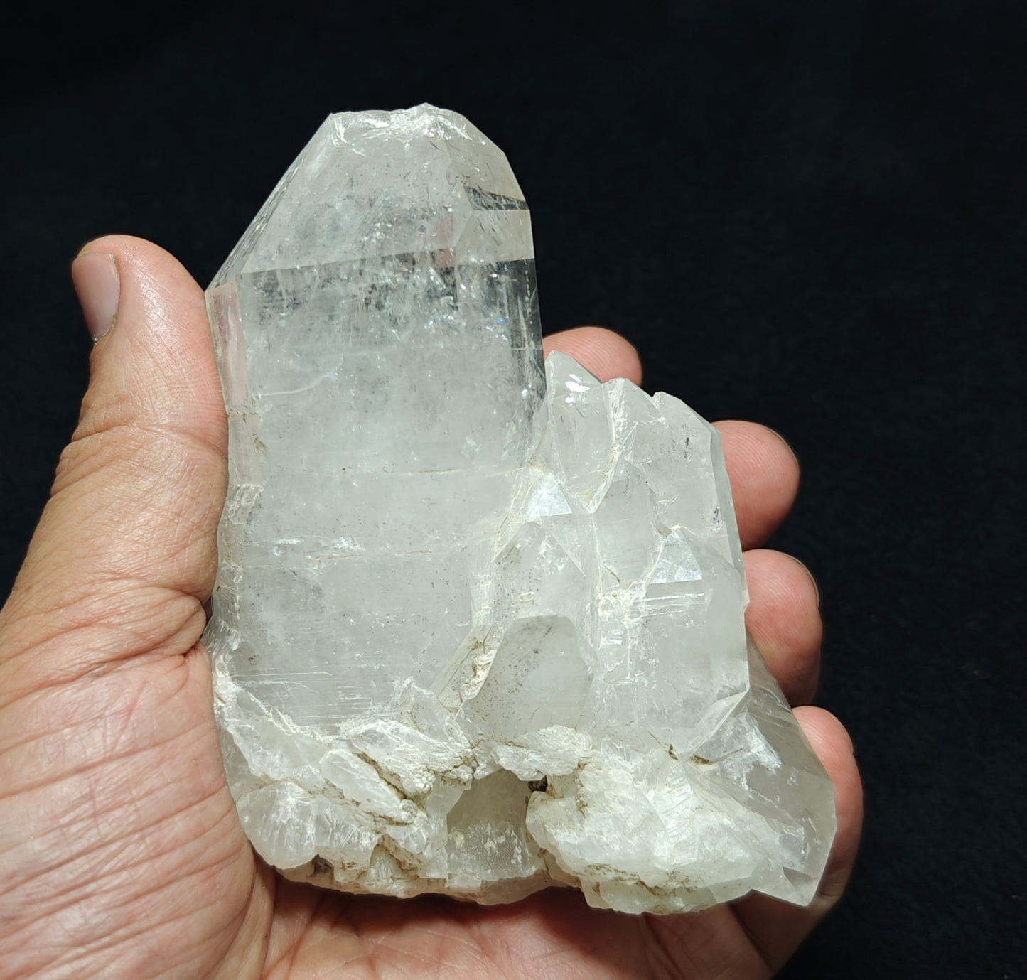 An amazing specimen of beautifully terminated quartz Crystals 433 grams