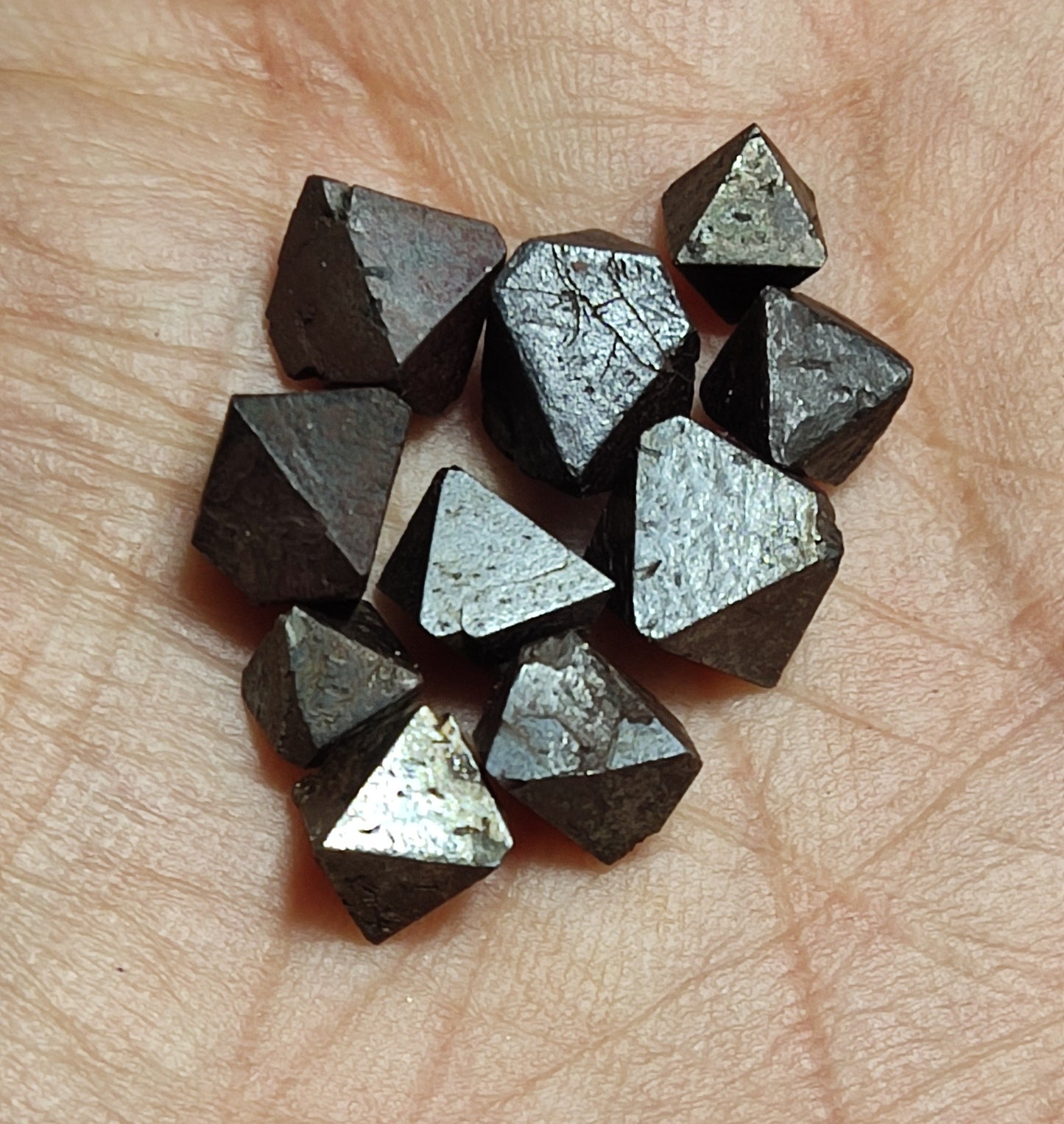 10 pieces octahedron magnetite crystals