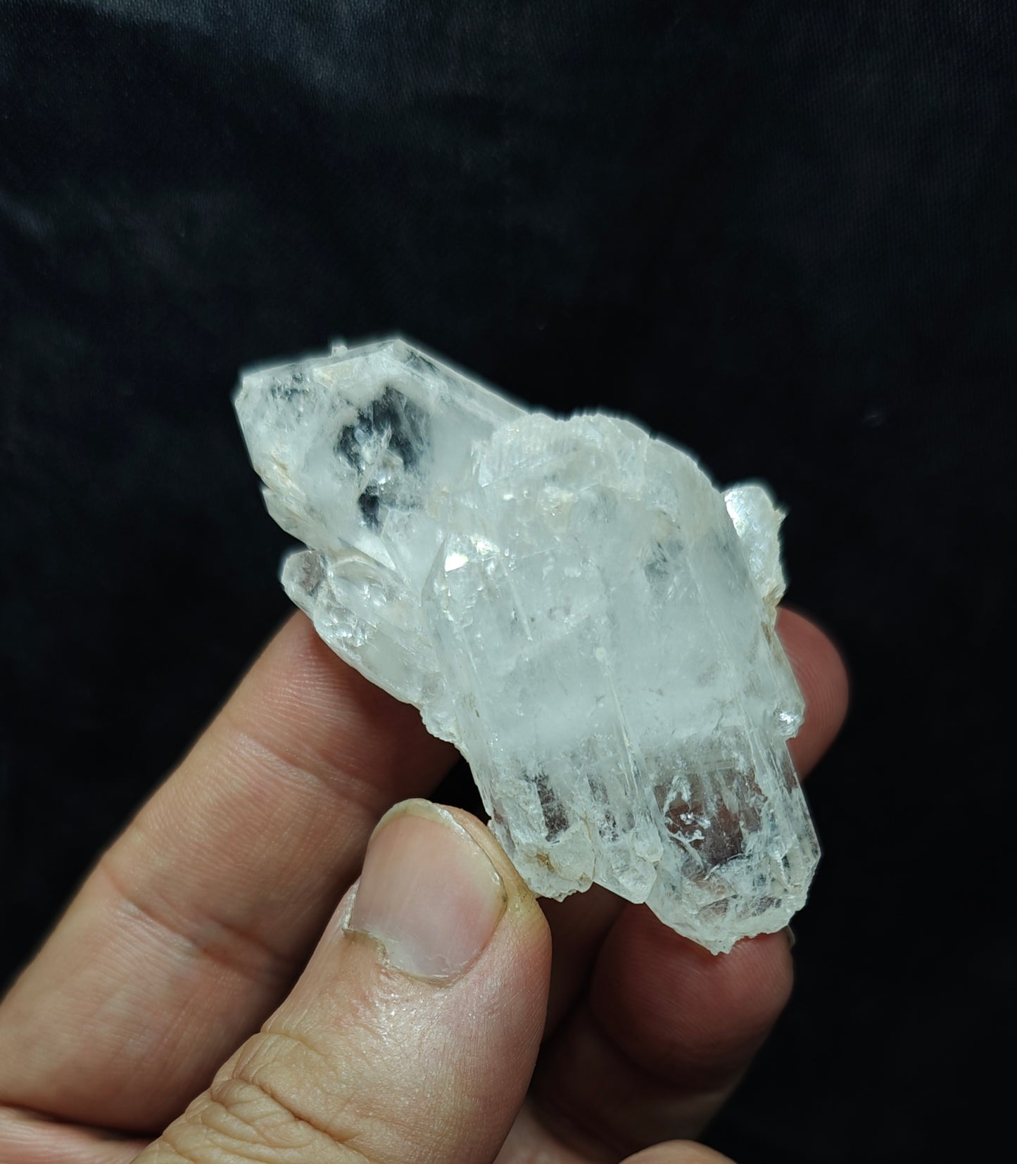 Natural terminated Faden Quartz crystals specimen 41 grams