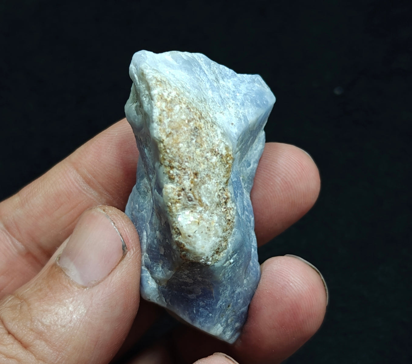 UV reactive Fluorescent rough Hackmanite 55 grams