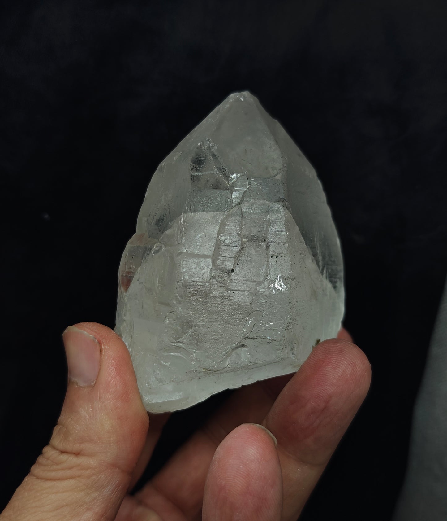 Natural clear terminated Quartz Crystal 306 grams