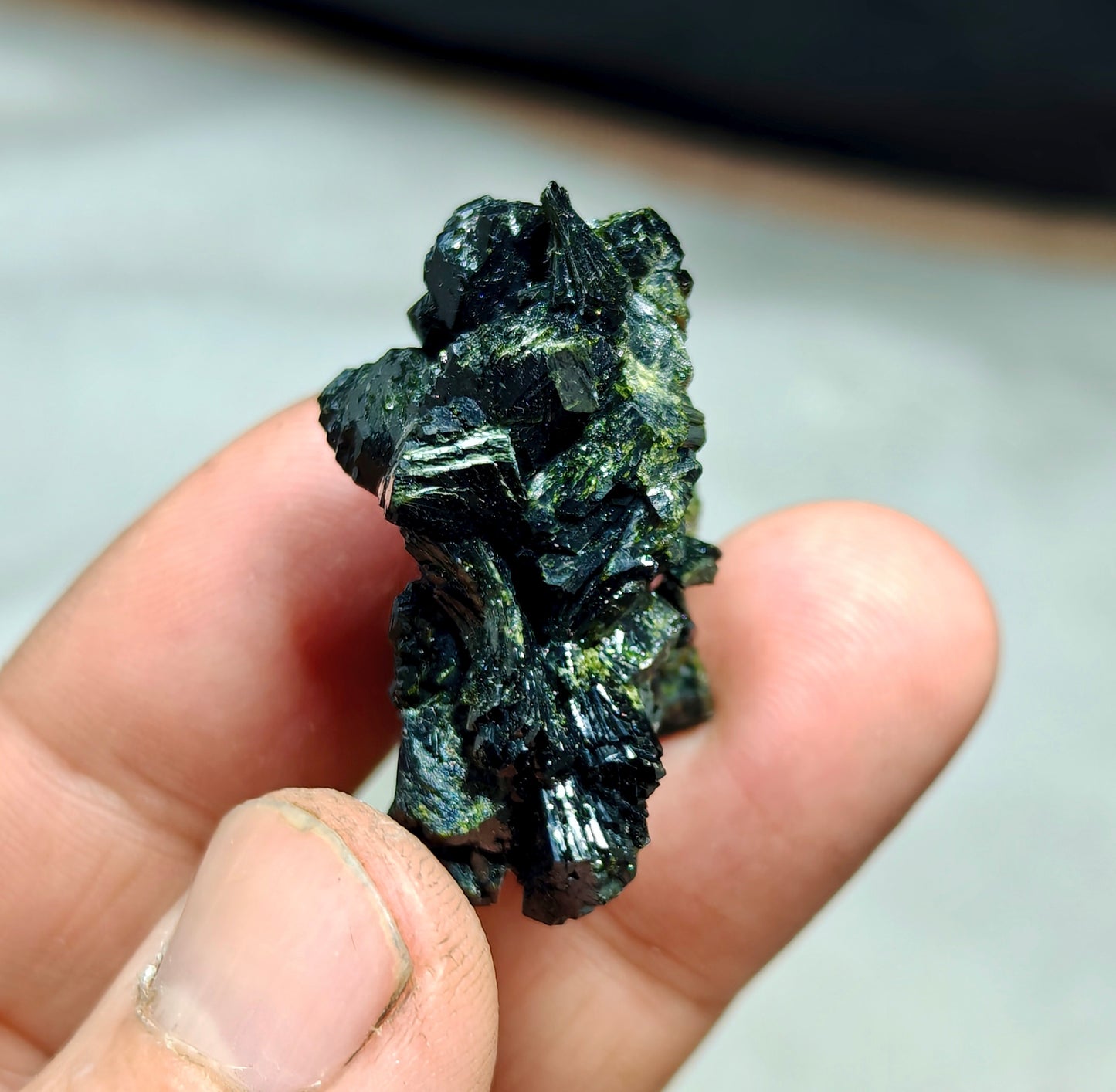 Bowtie Epidote cluster 28 grams