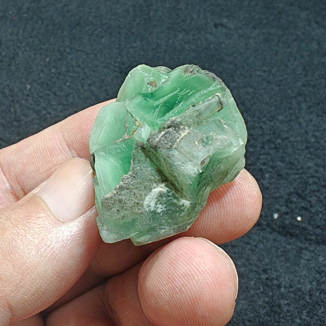 Natural green fluorite 39 grams