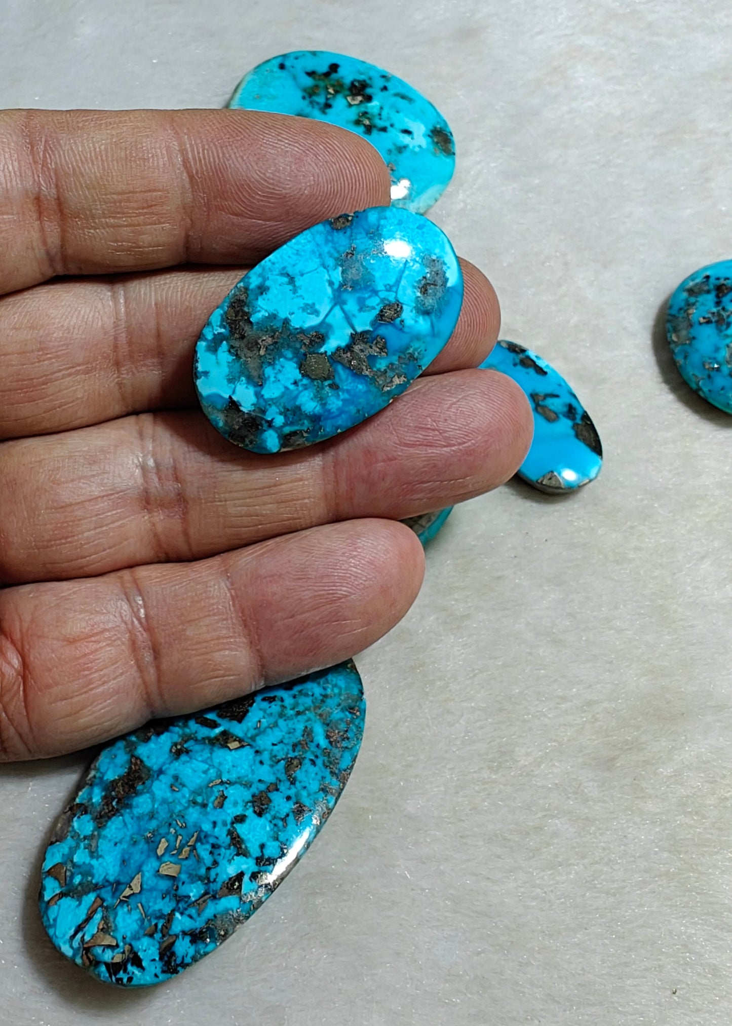 6 turquoise cabochons 82 grams