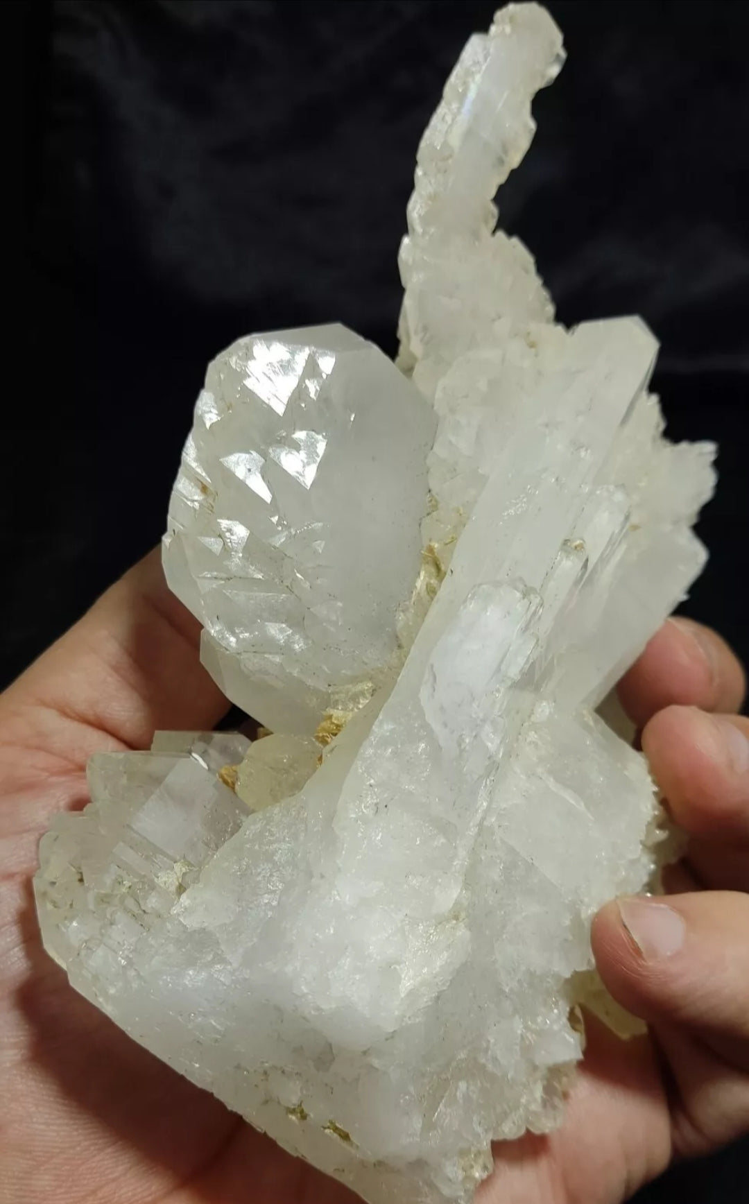Very aesthetic quartz cluster cabinet size specimen 580 grams