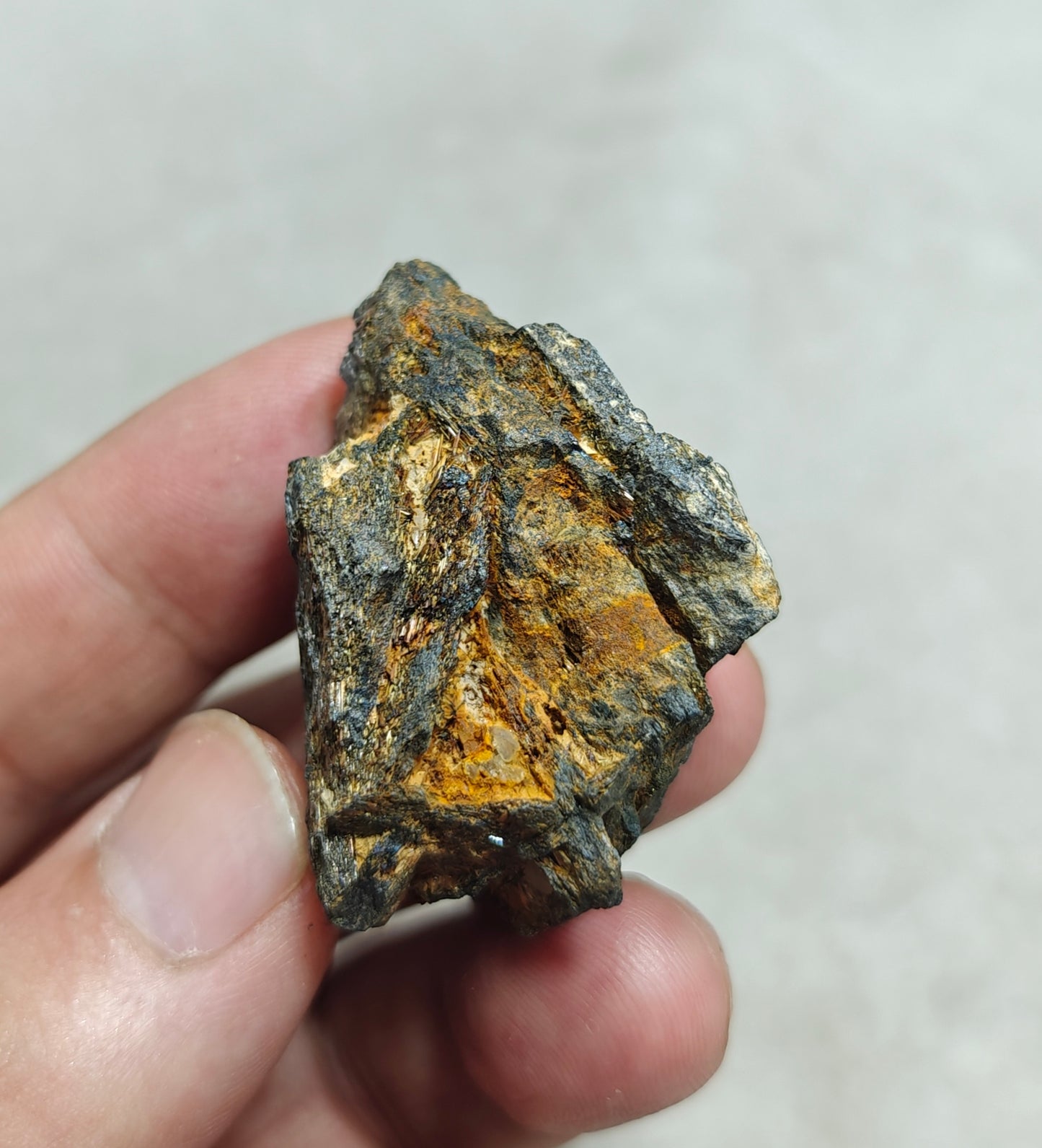 Rutiles on hematite 46 grams
