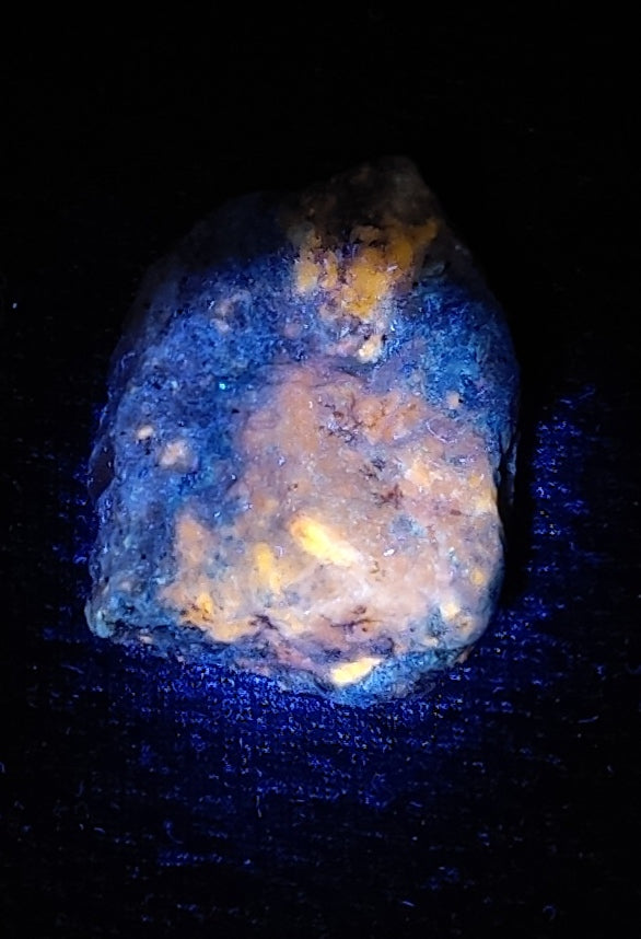 Lazurite/Sodalite/hauynite with Partly Fluorescent 101 grams