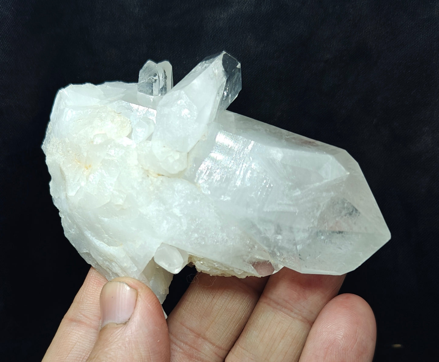 An amazing beautifully terminated clear Quartz Crystals cluster 223 grams