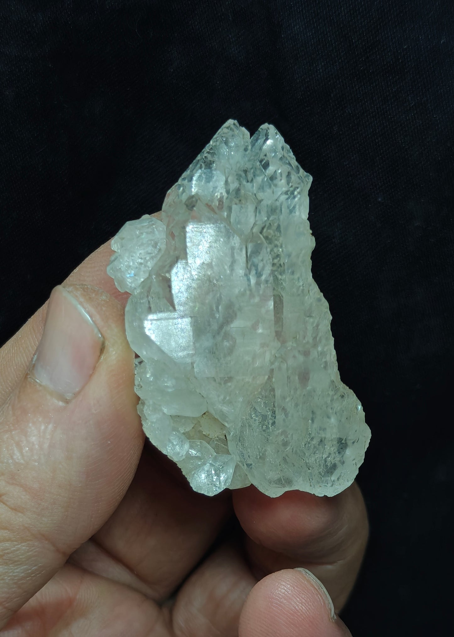 Natural gwindel quartz crystal 22 grams