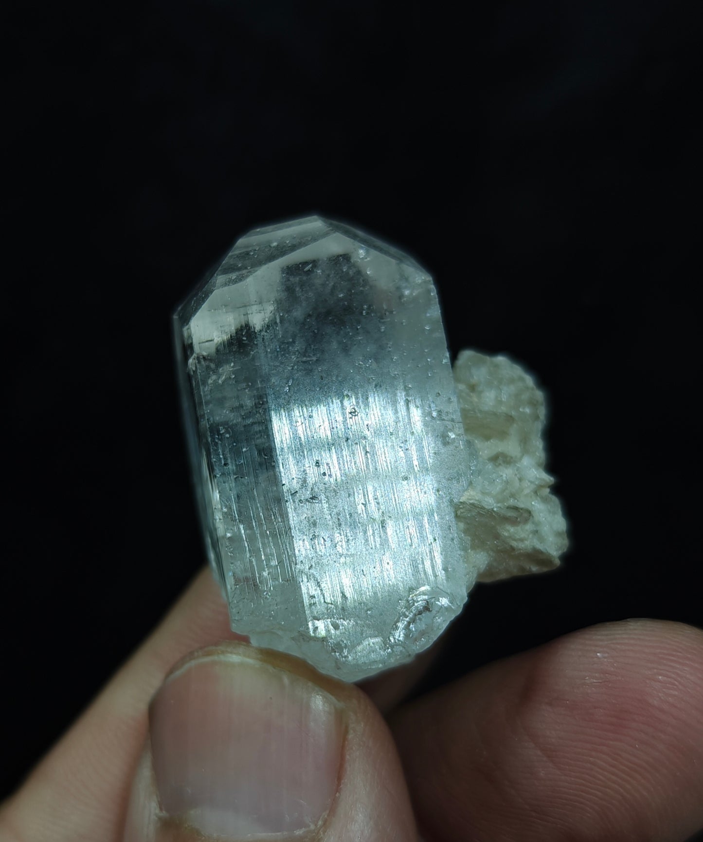 Natural perfectly terminated Topaz crystal 33 grams