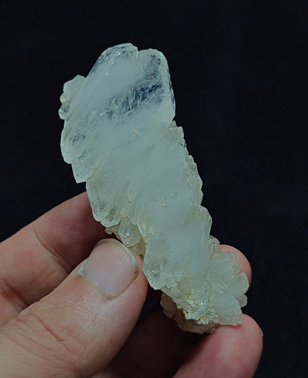 Single beautiful terminated Faden Quartz crystal specimen 45 grams