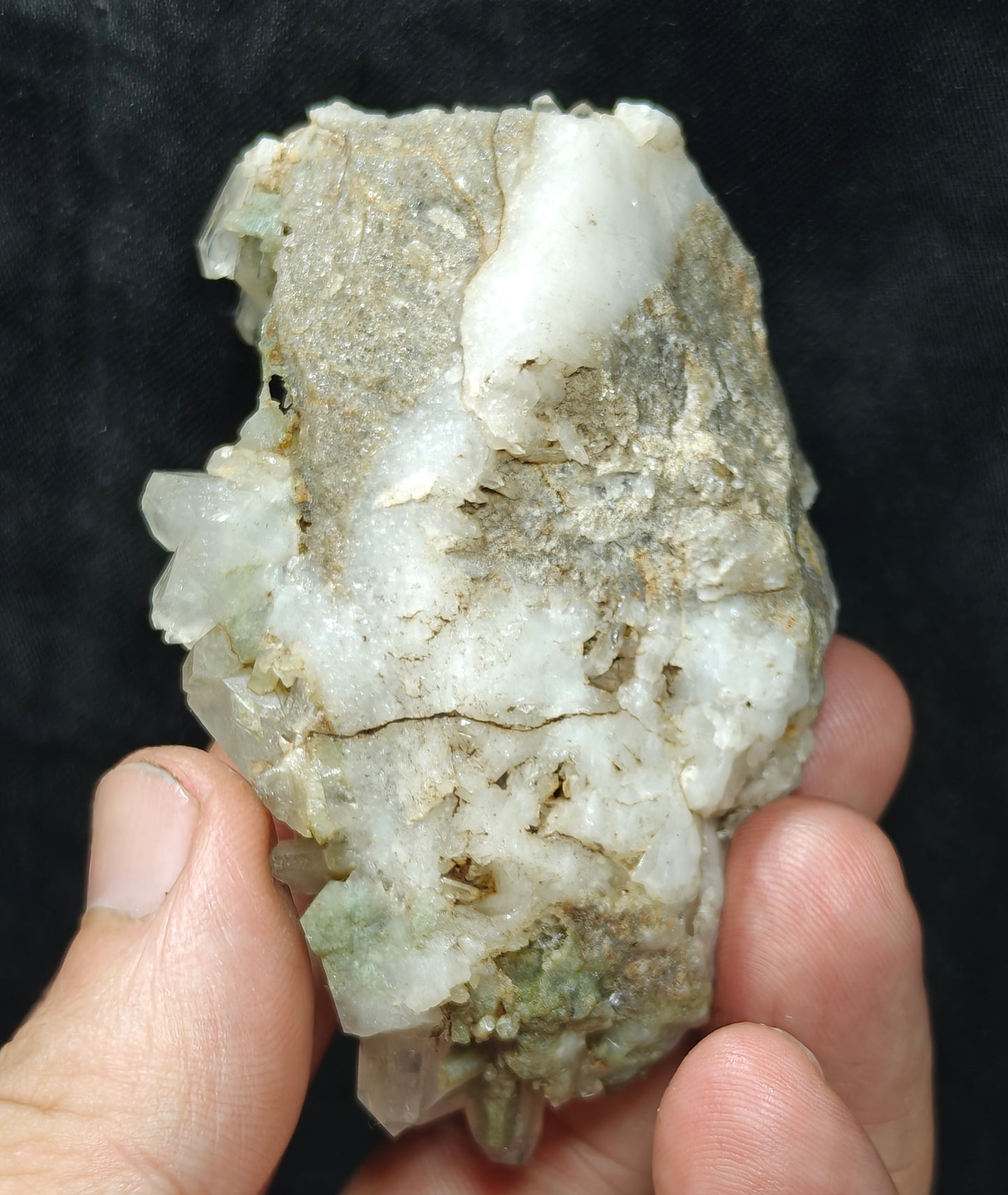Natural terminated Chlorite Quartz crystals cluster 133 grams
