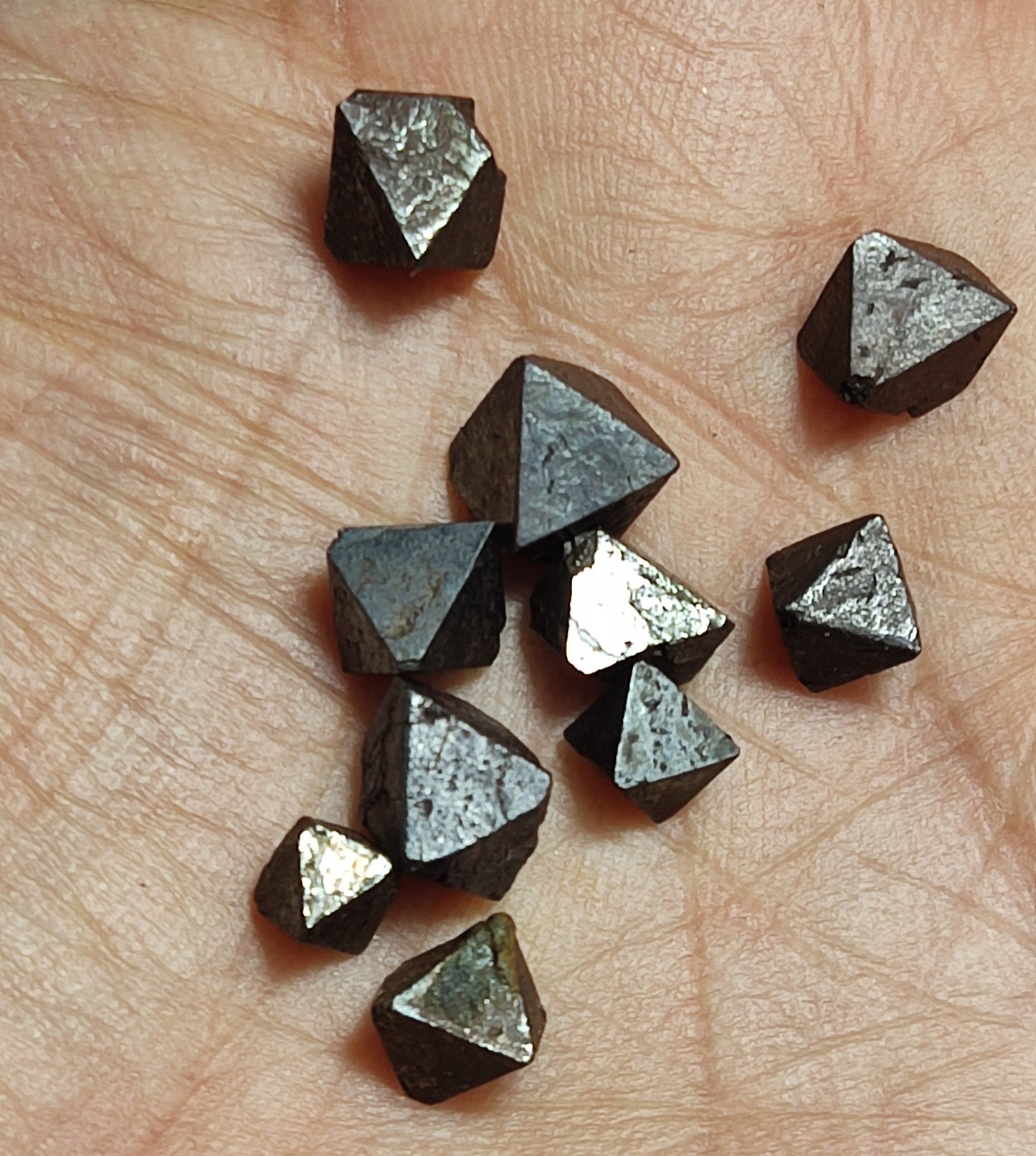 10 pieces octahedron magnetite crystals