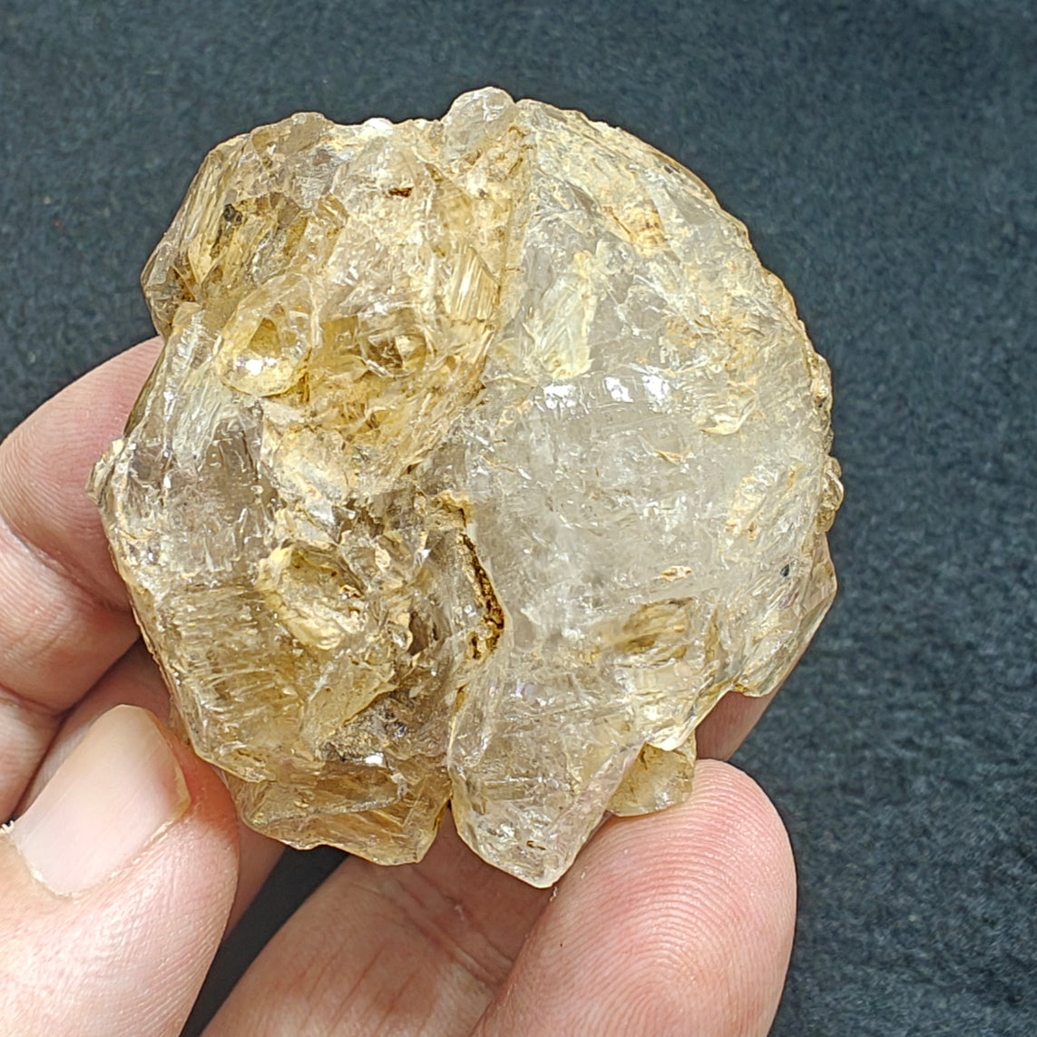 Natural window quartz fenster quartz crystal 111 grams