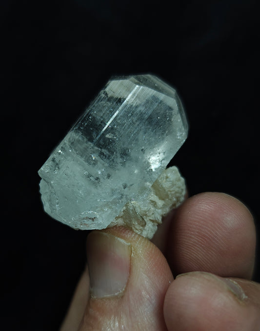 Natural perfectly terminated Topaz crystal 33 grams
