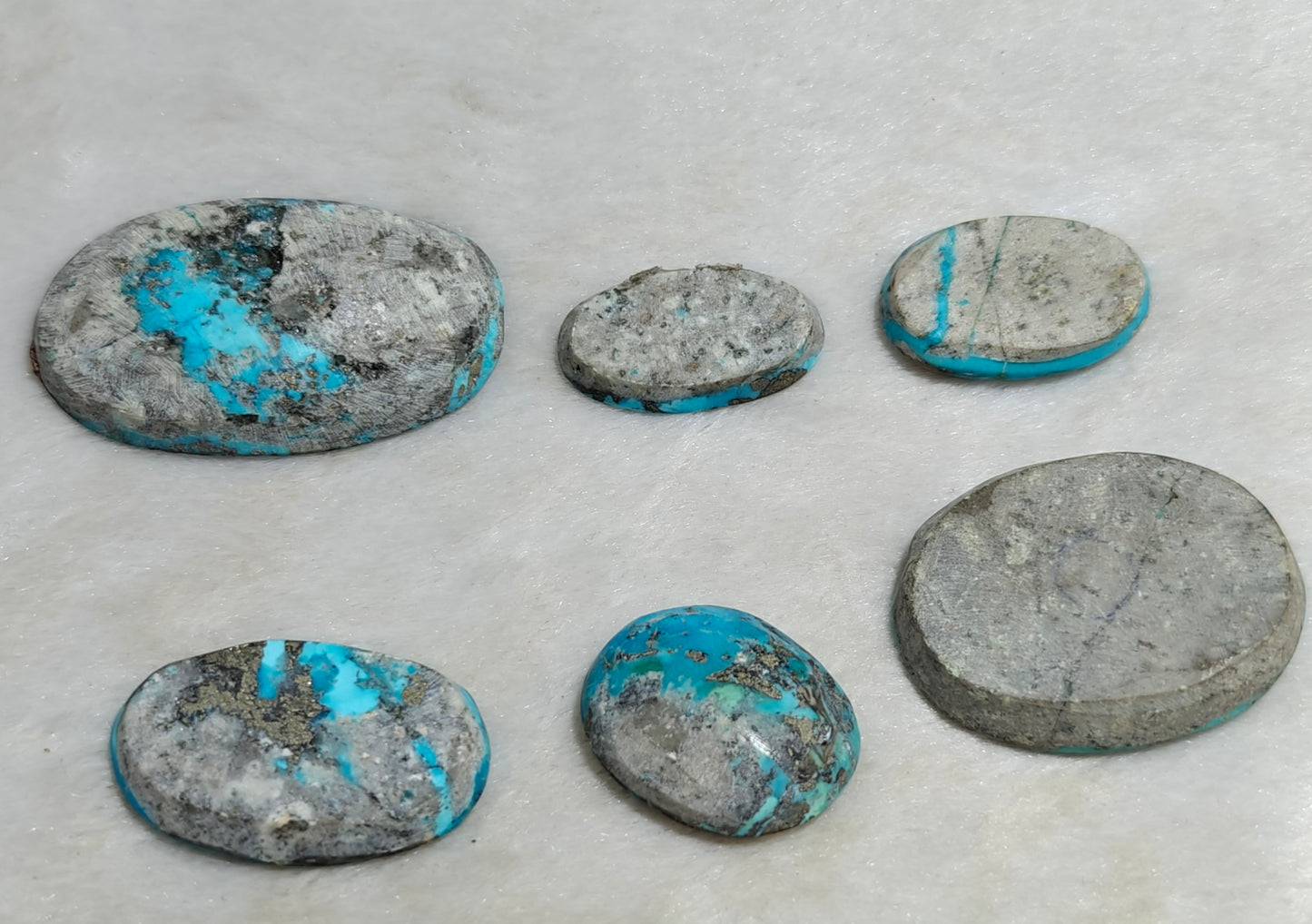 6 turquoise cabochons 82 grams