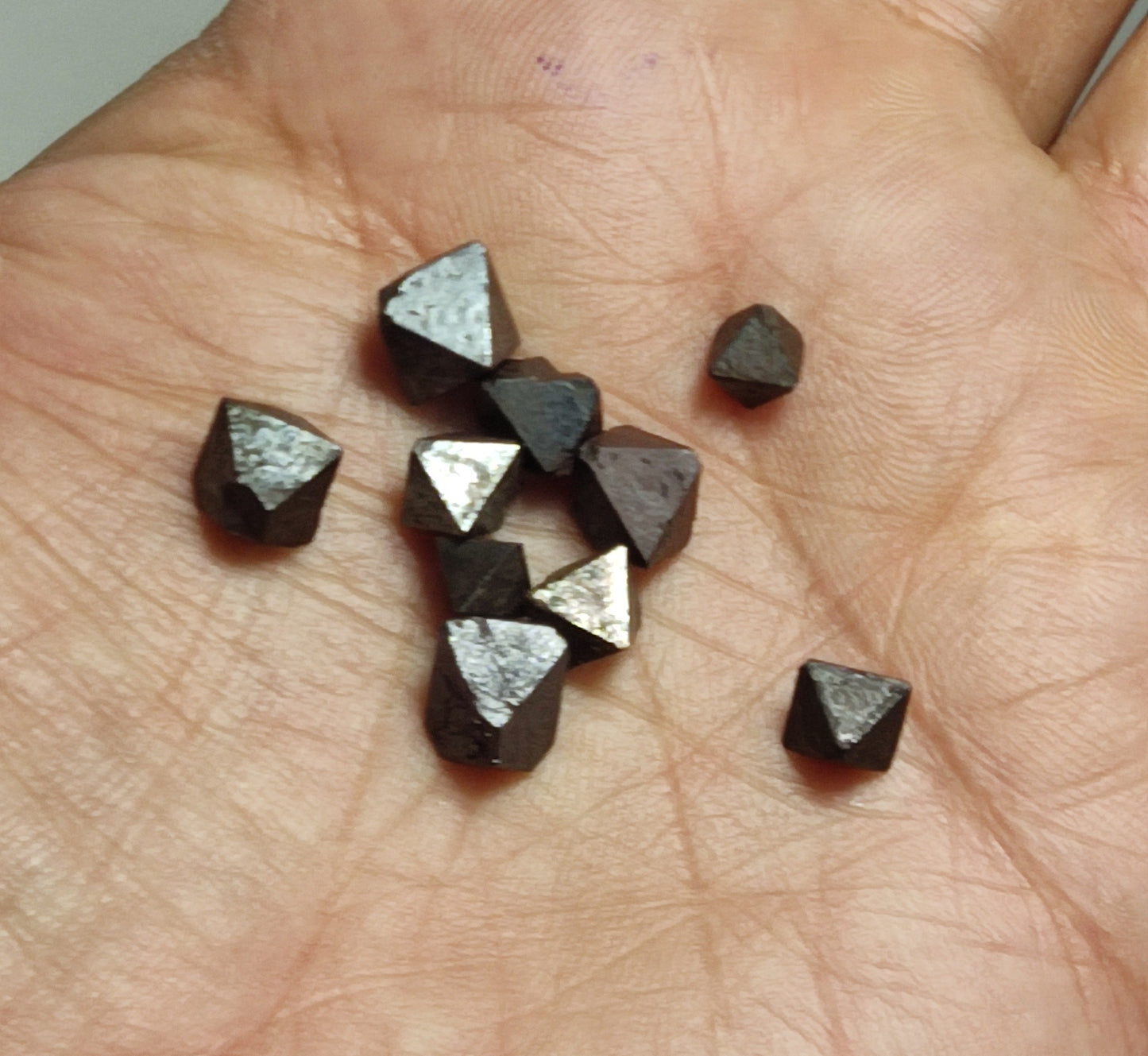 10 pieces octahedron magnetite crystals