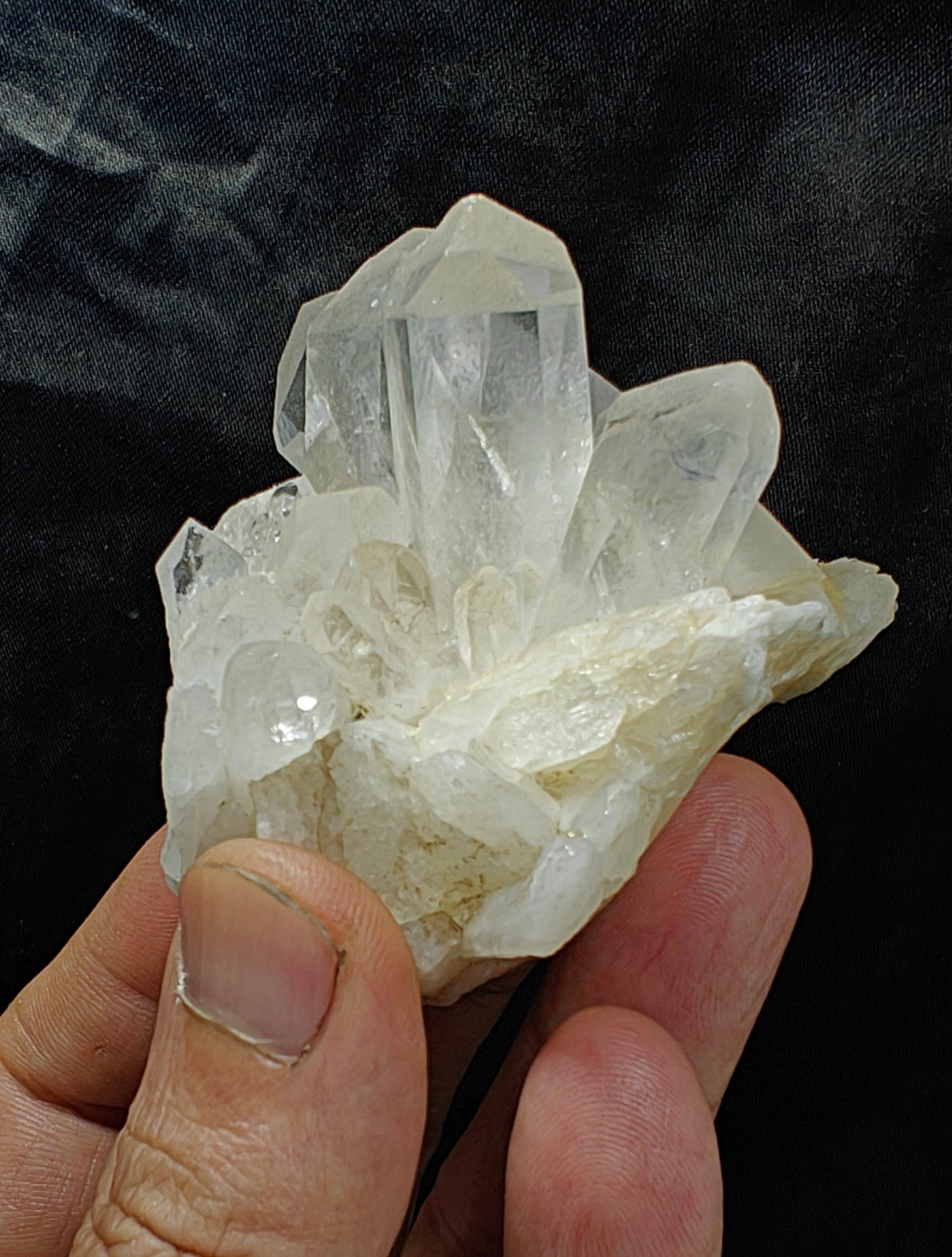 Natural quartz Crystals cluster 180 grams
