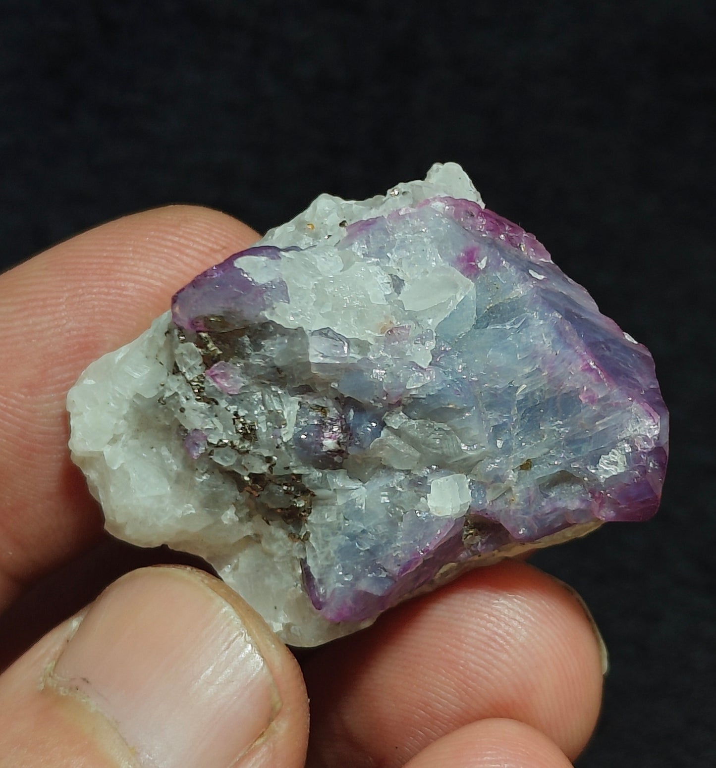 Natural corrundum on matrix 25 grams